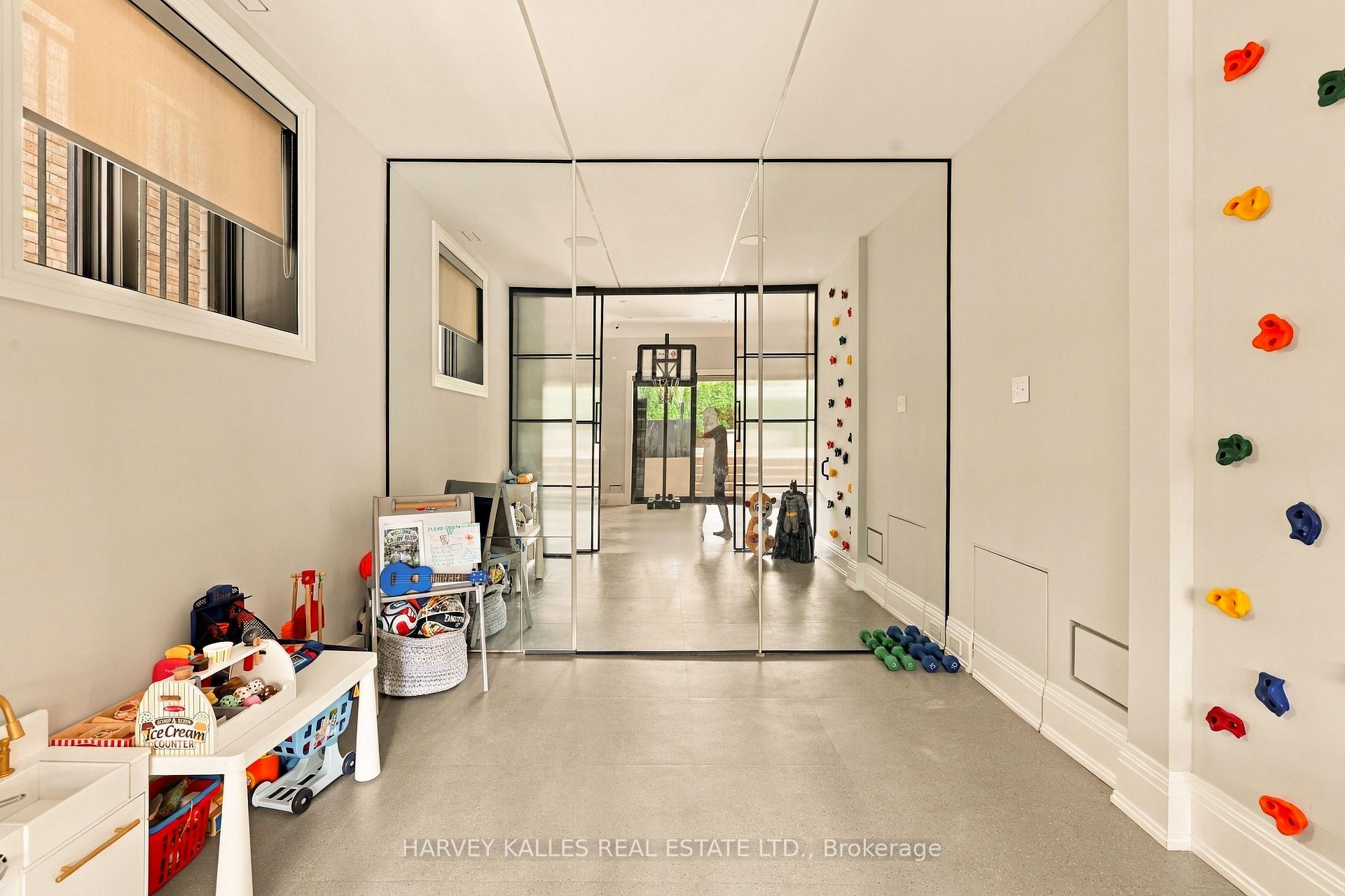 363 Bedford Park Avenue, Toronto