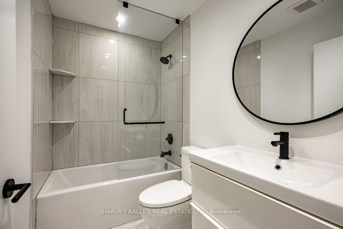 3000 Bathurst Street 110, Toronto Unit: 110