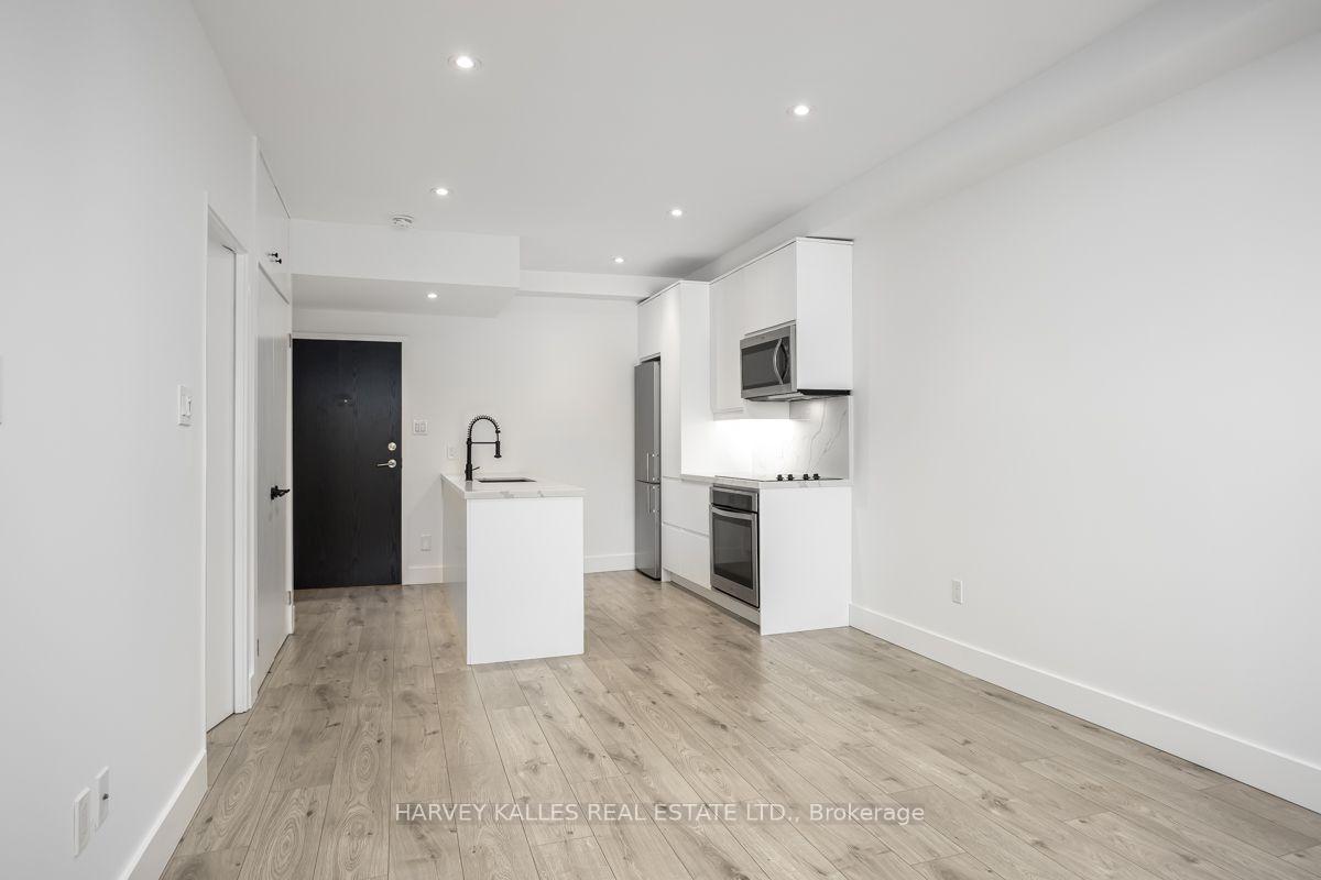 3000 Bathurst Street 110, Toronto Unit: 110