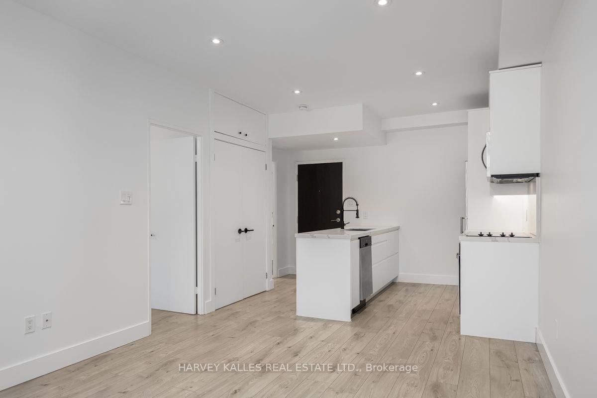 3000 Bathurst Street 110, Toronto Unit: 110