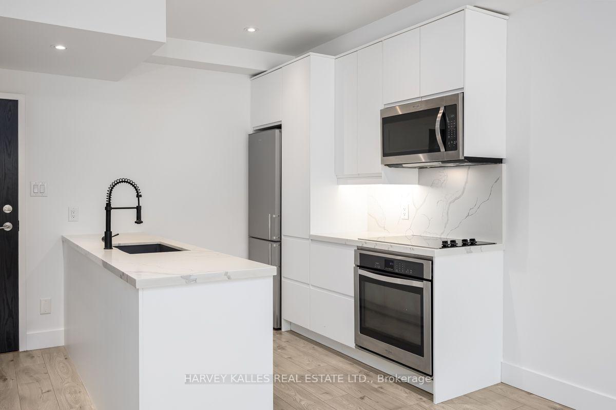 3000 Bathurst Street 110, Toronto Unit: 110