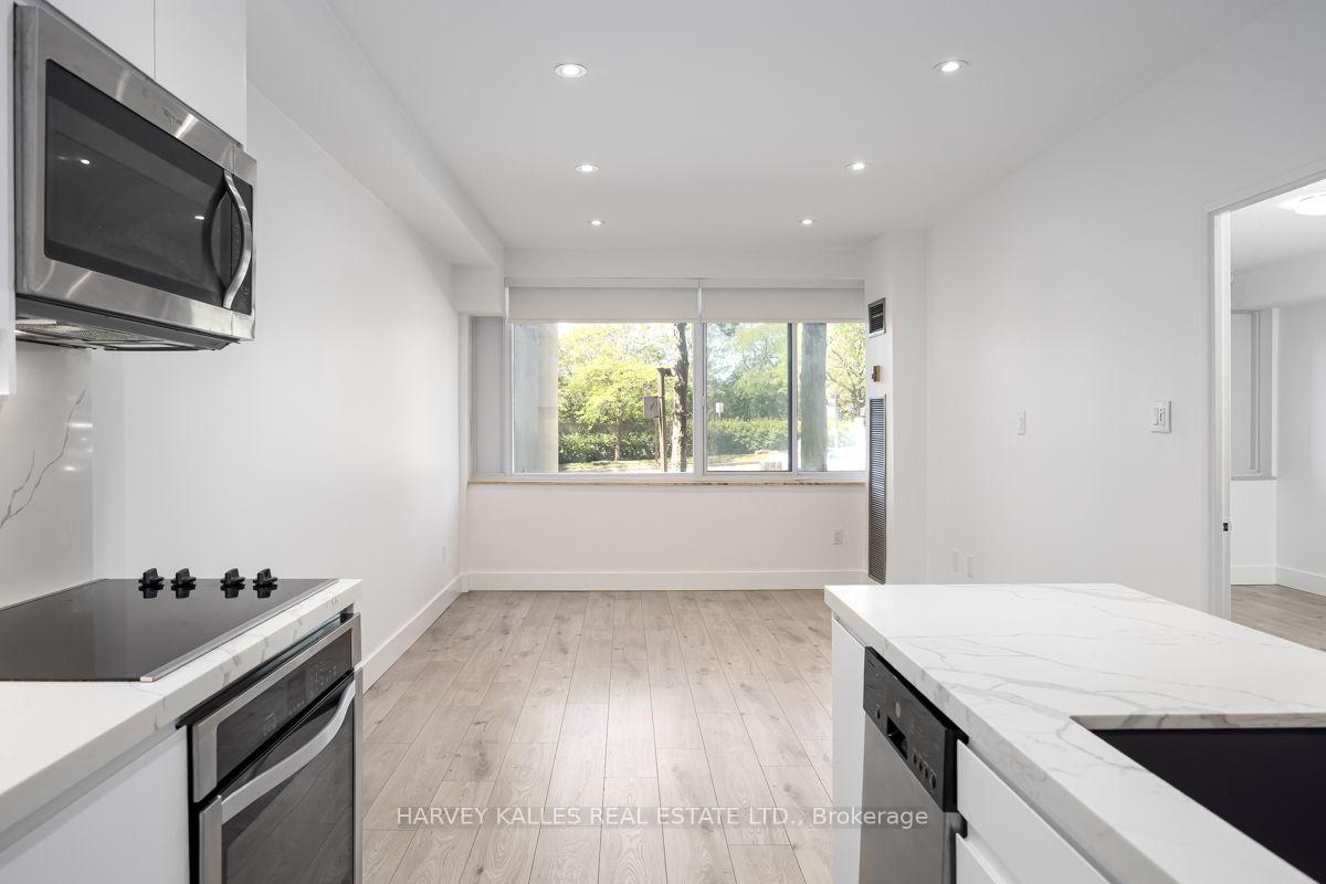 3000 Bathurst Street 110, Toronto Unit: 110