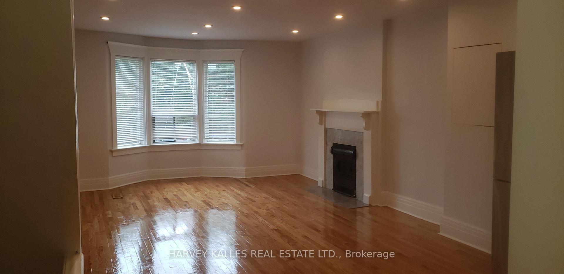 226 Ashworth Avenue Upper, Toronto Unit: Upper