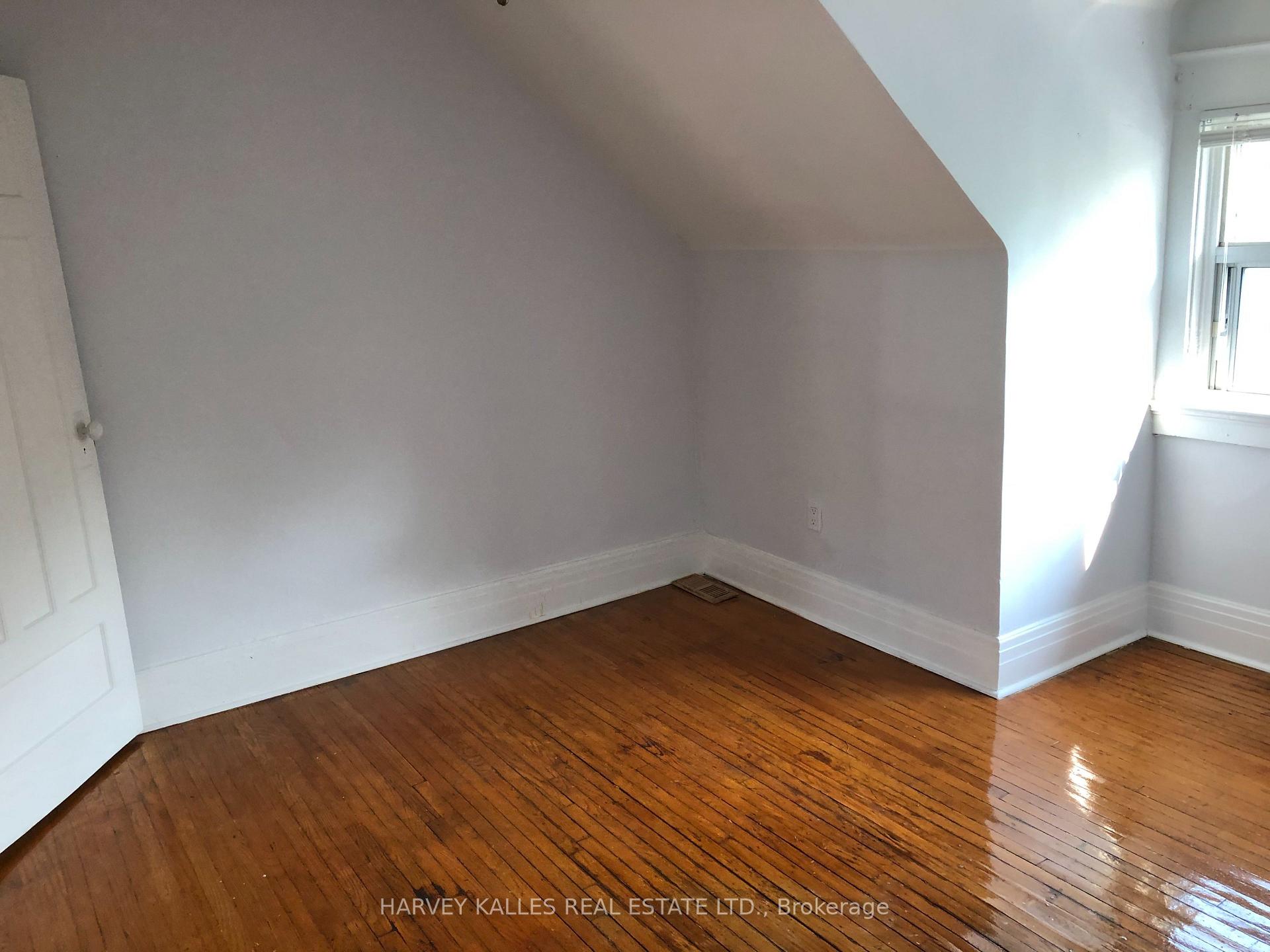 226 Ashworth Avenue Upper, Toronto Unit: Upper