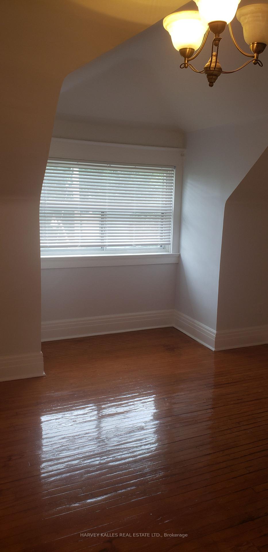 226 Ashworth Avenue Upper, Toronto Unit: Upper