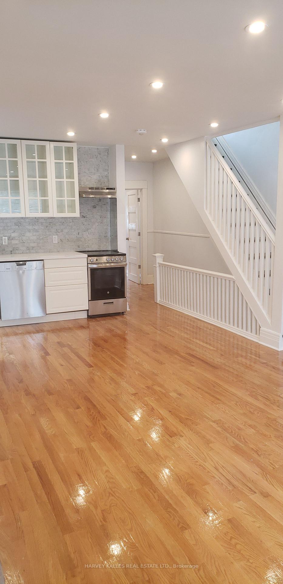 226 Ashworth Avenue Upper, Toronto Unit: Upper