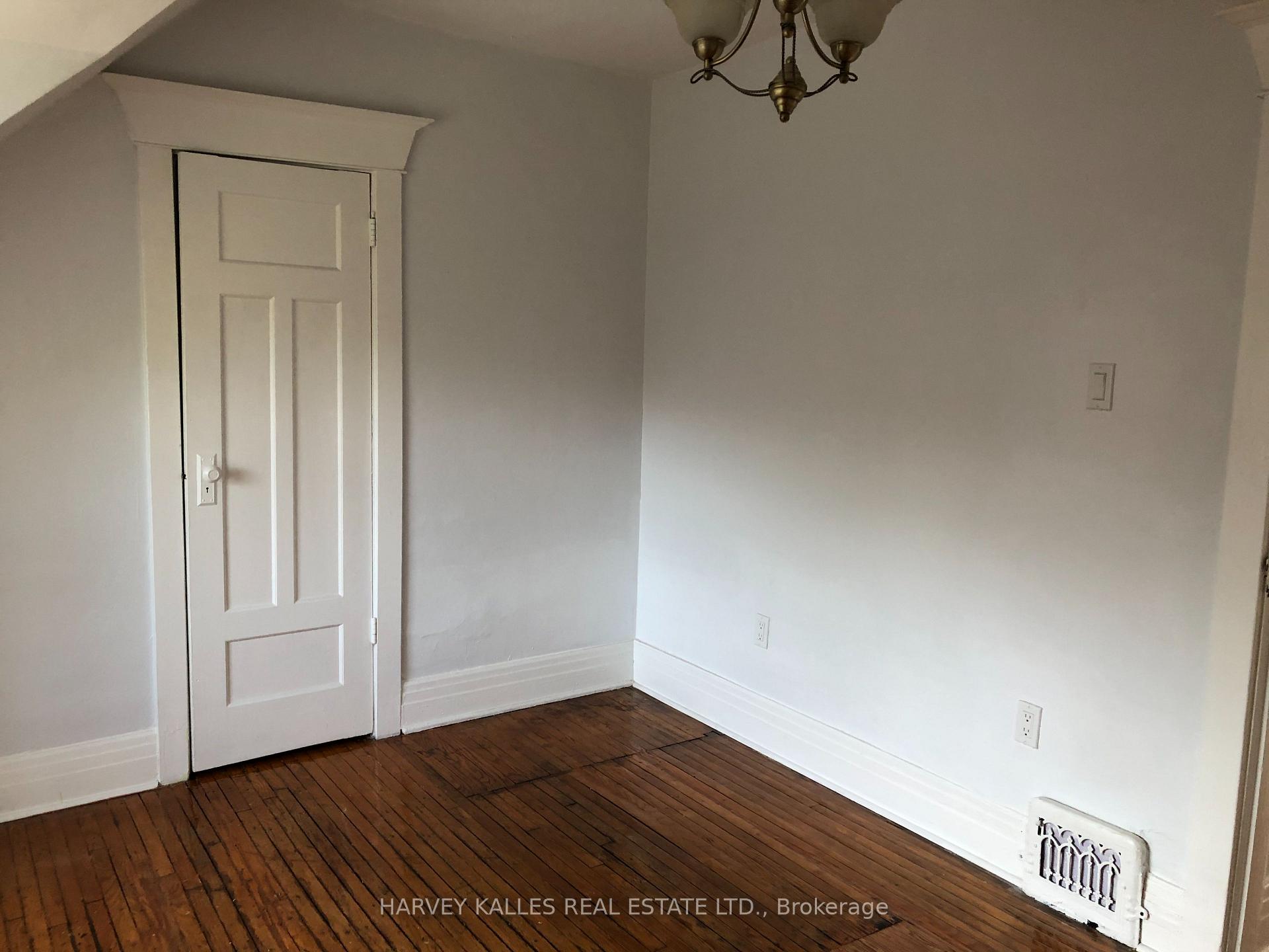 226 Ashworth Avenue Upper, Toronto Unit: Upper