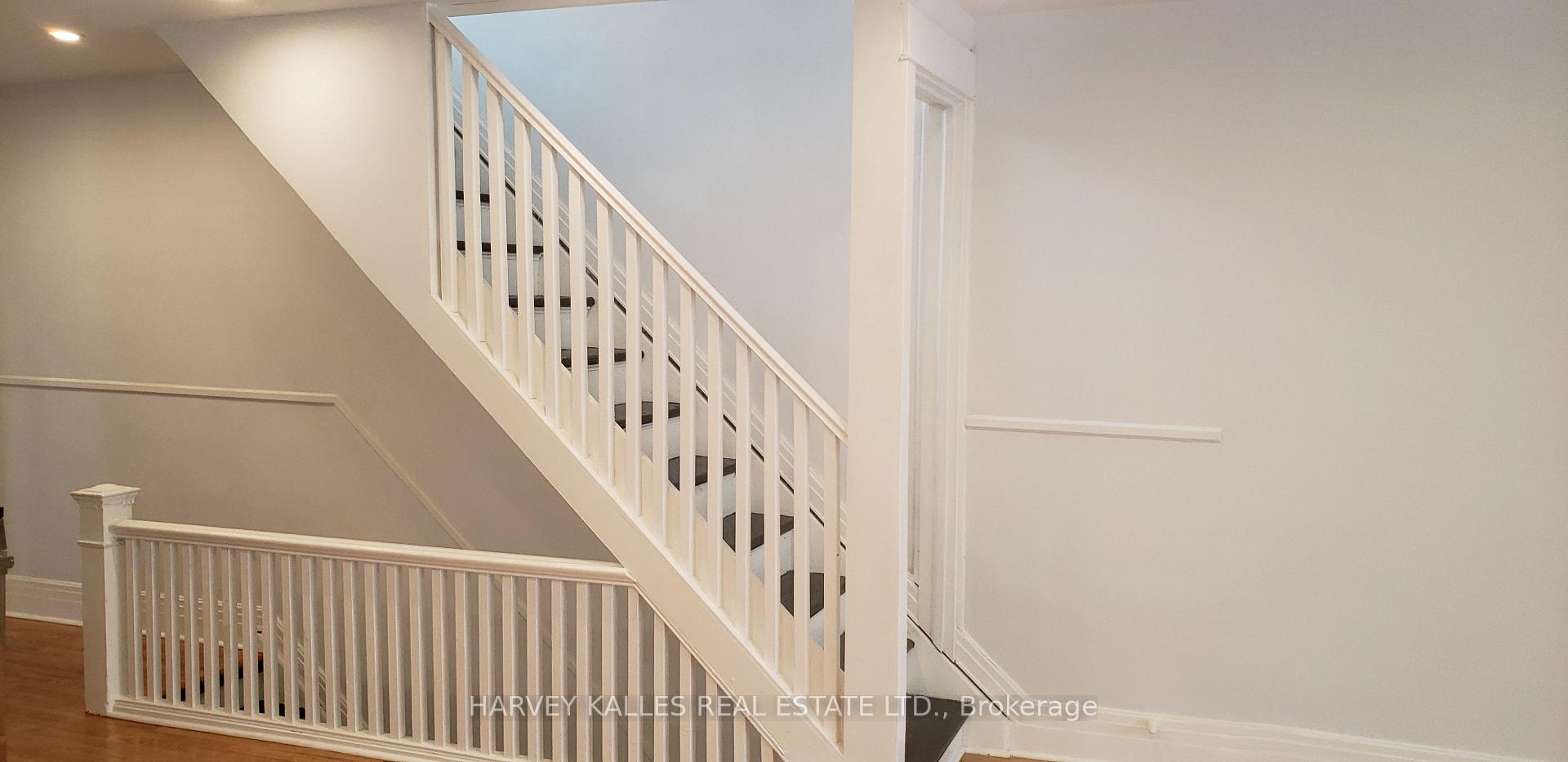 226 Ashworth Avenue Upper, Toronto Unit: Upper
