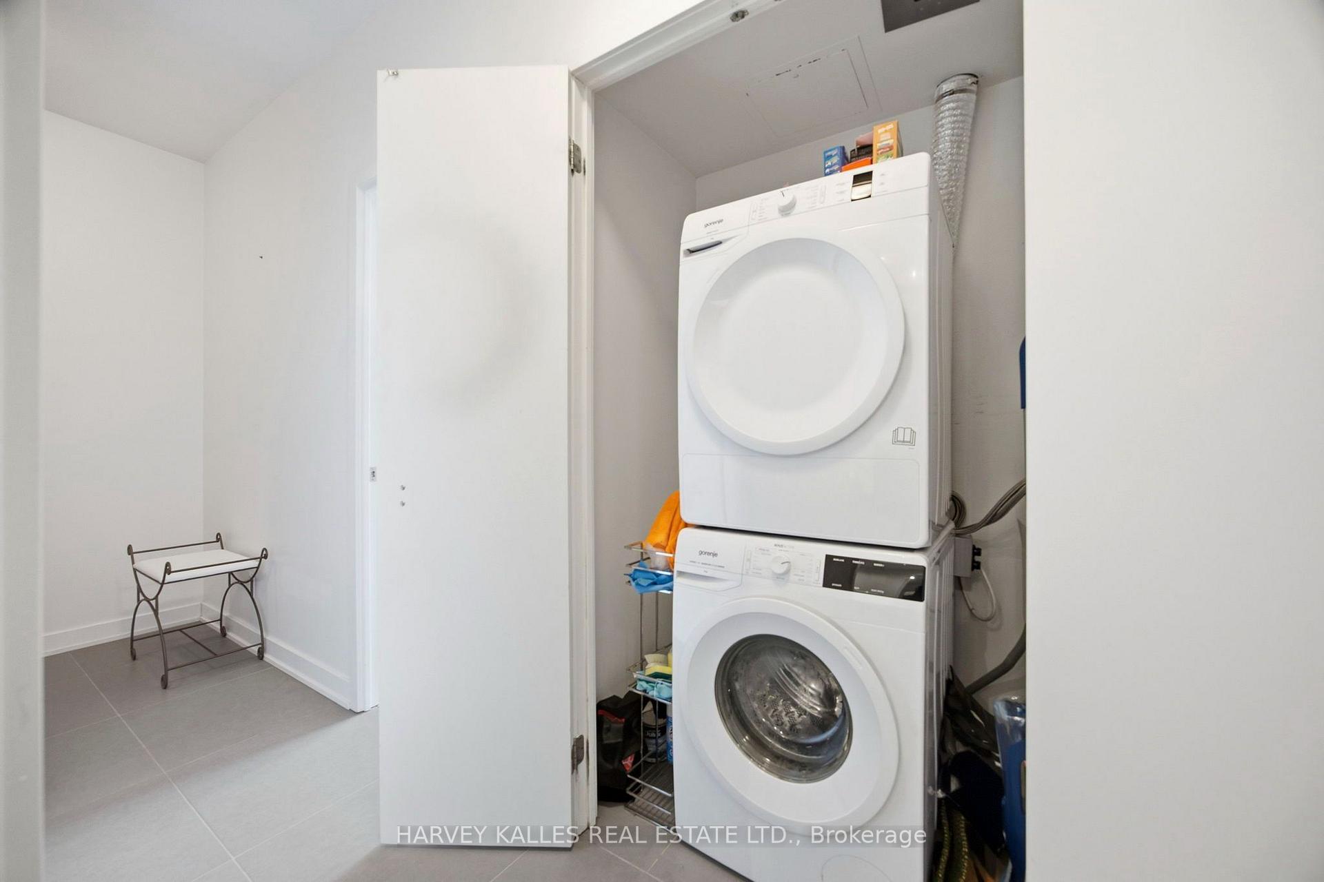 1 Market Street 1612, Toronto Unit: 1612