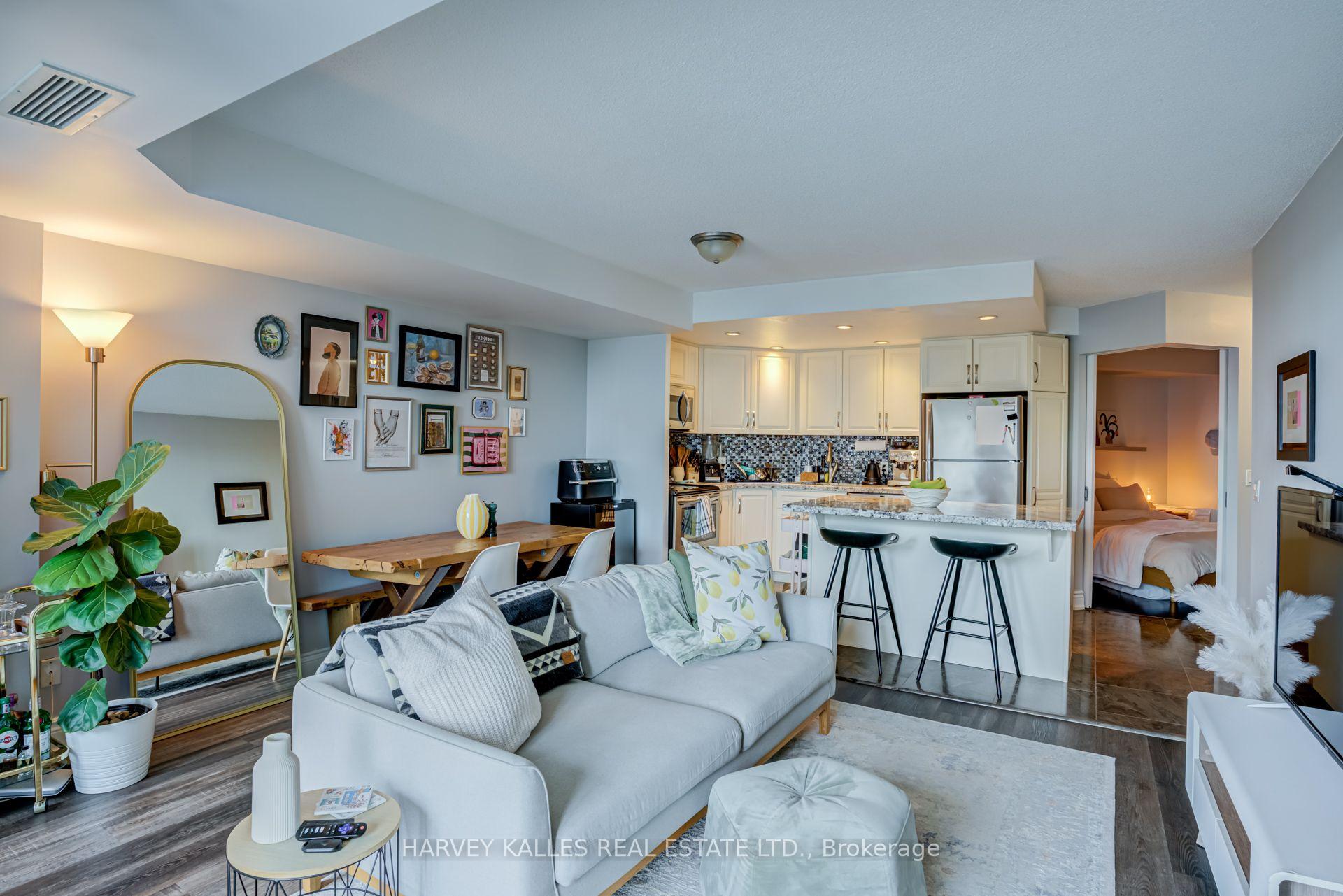 8 York Street 610, Toronto Unit: 610