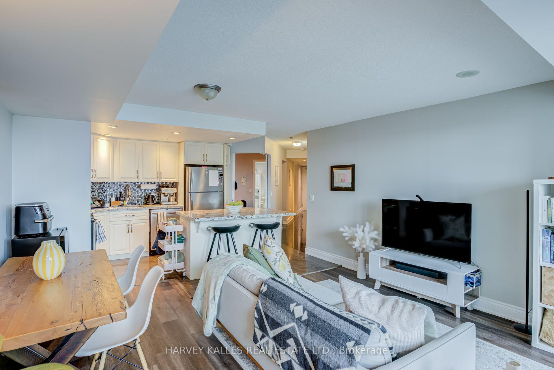 8 York Street 610, Toronto Unit: 610