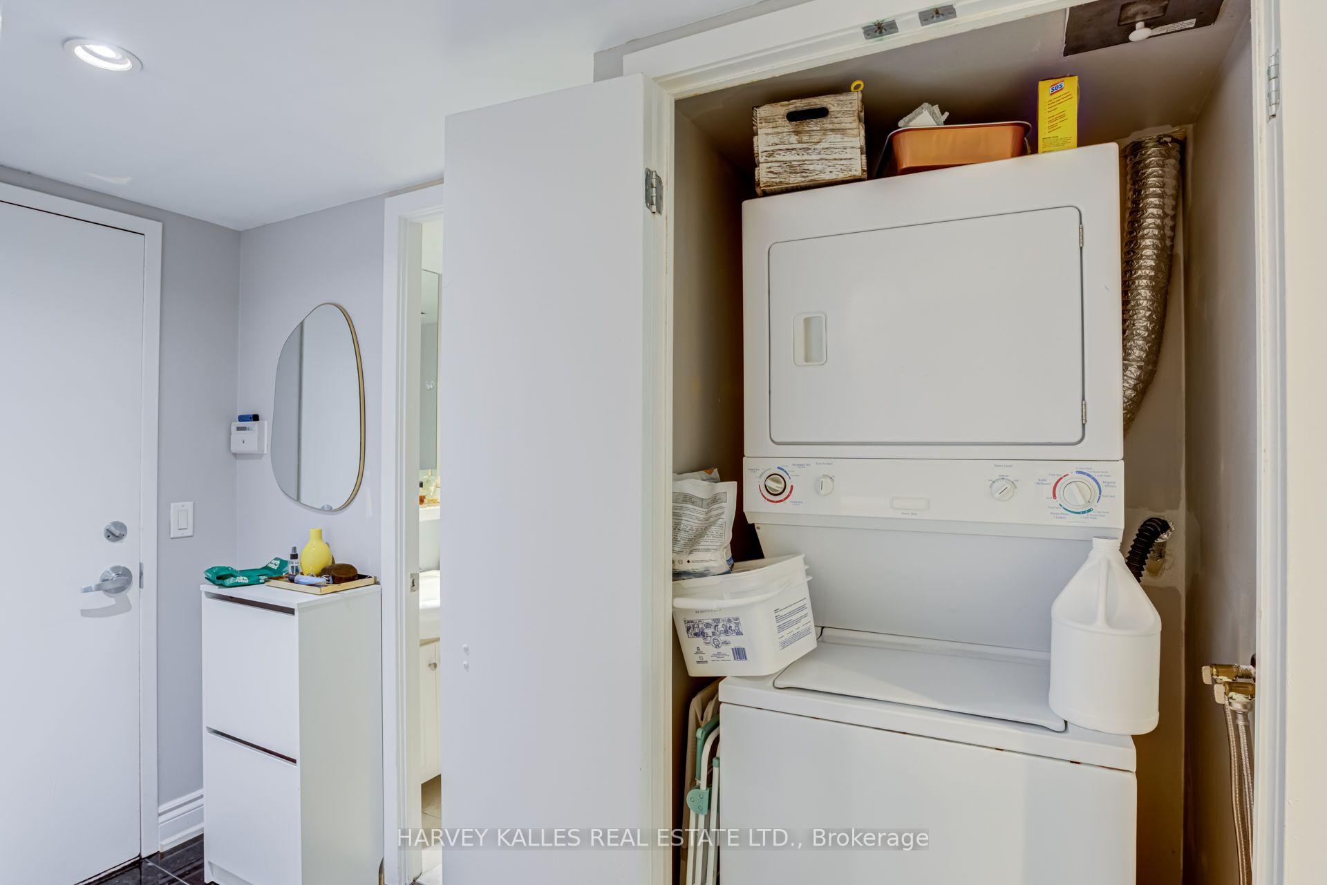 8 York Street 610, Toronto Unit: 610