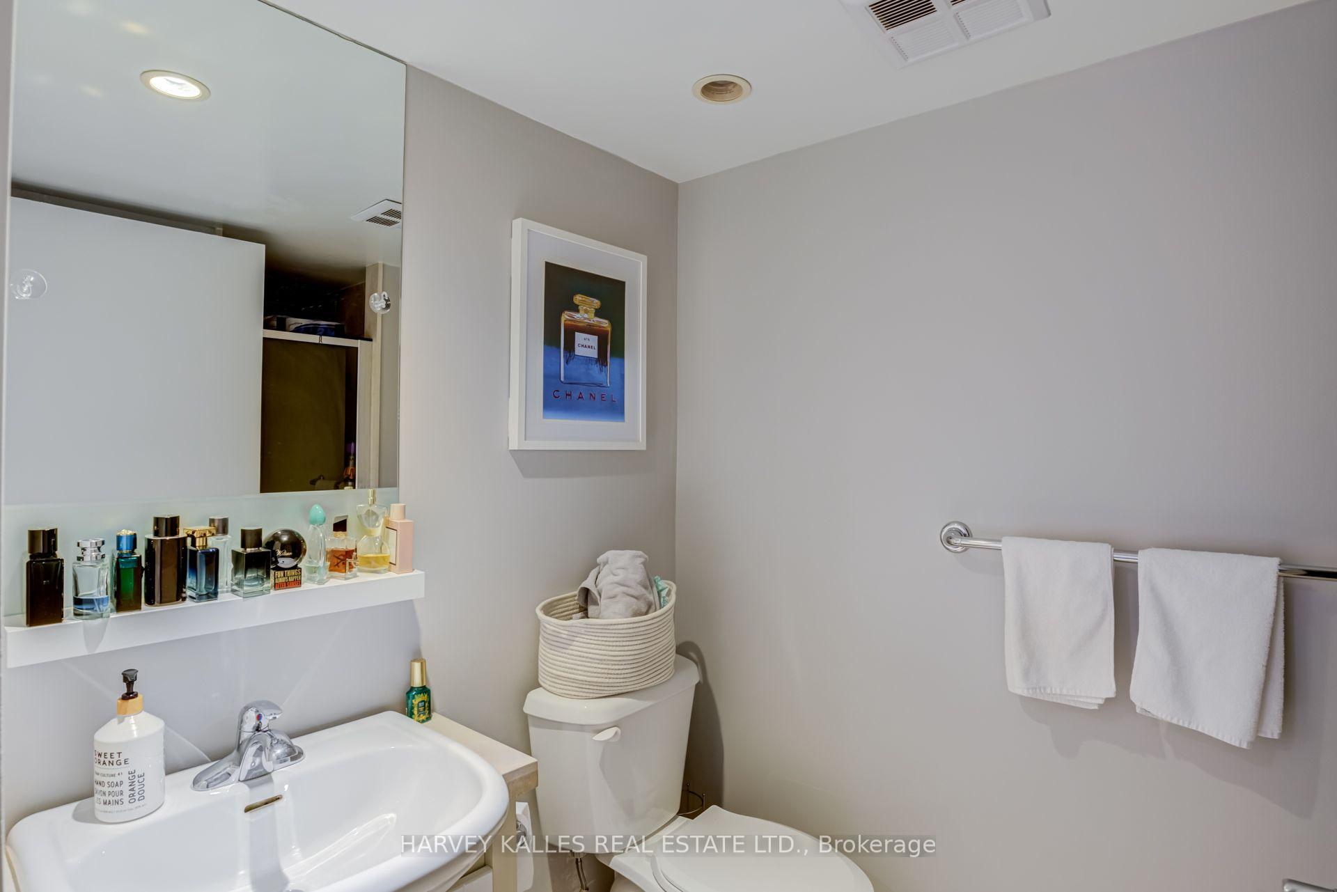 8 York Street 610, Toronto Unit: 610