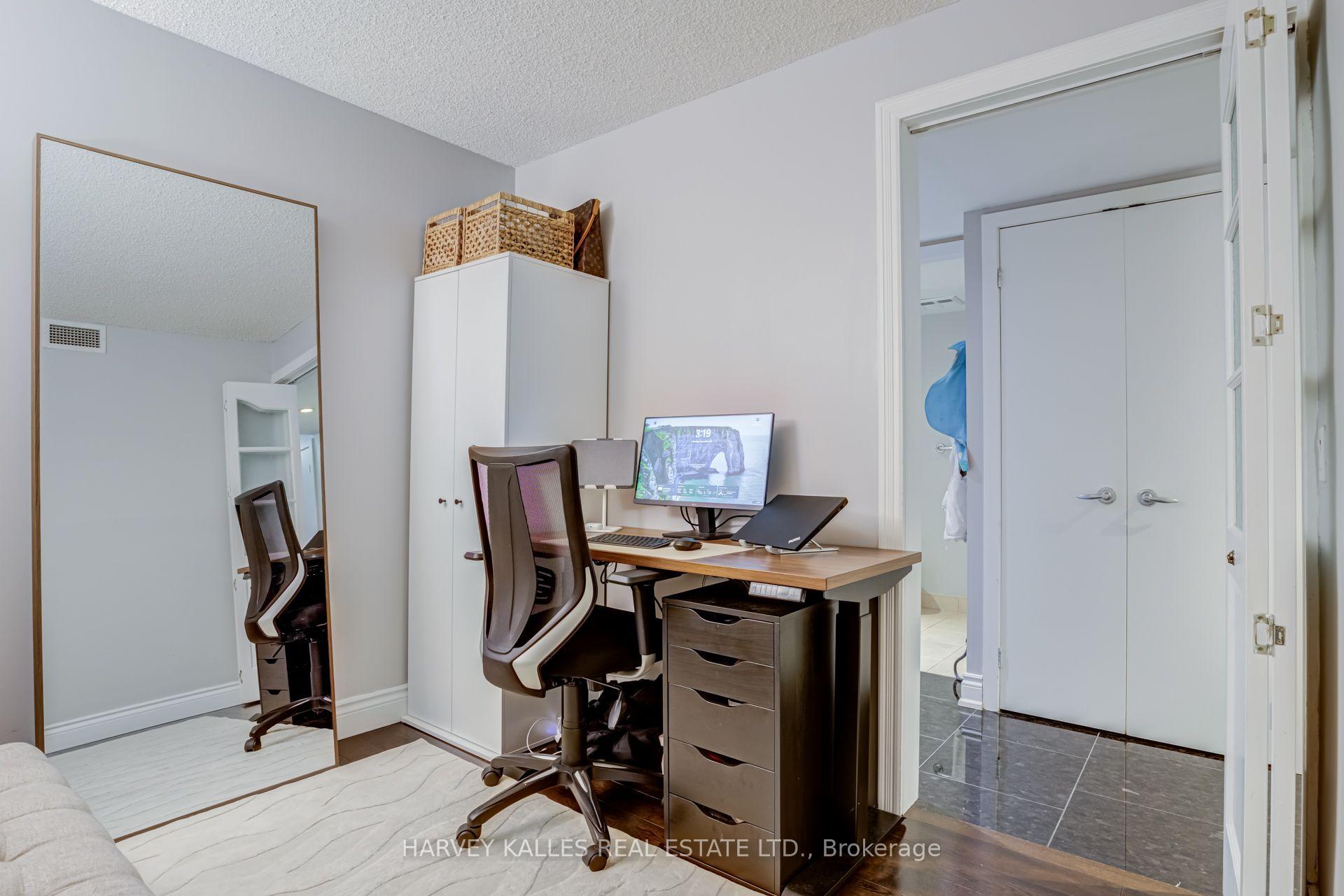 8 York Street 610, Toronto Unit: 610
