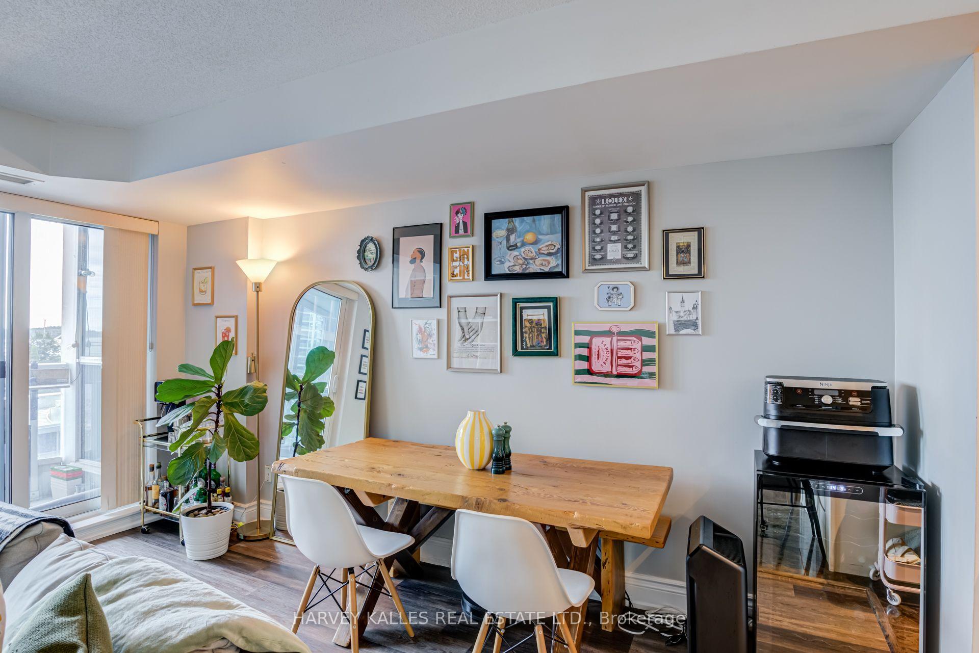 8 York Street 610, Toronto Unit: 610