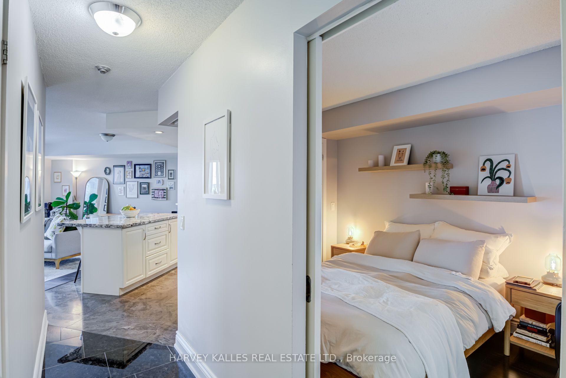 8 York Street 610, Toronto Unit: 610