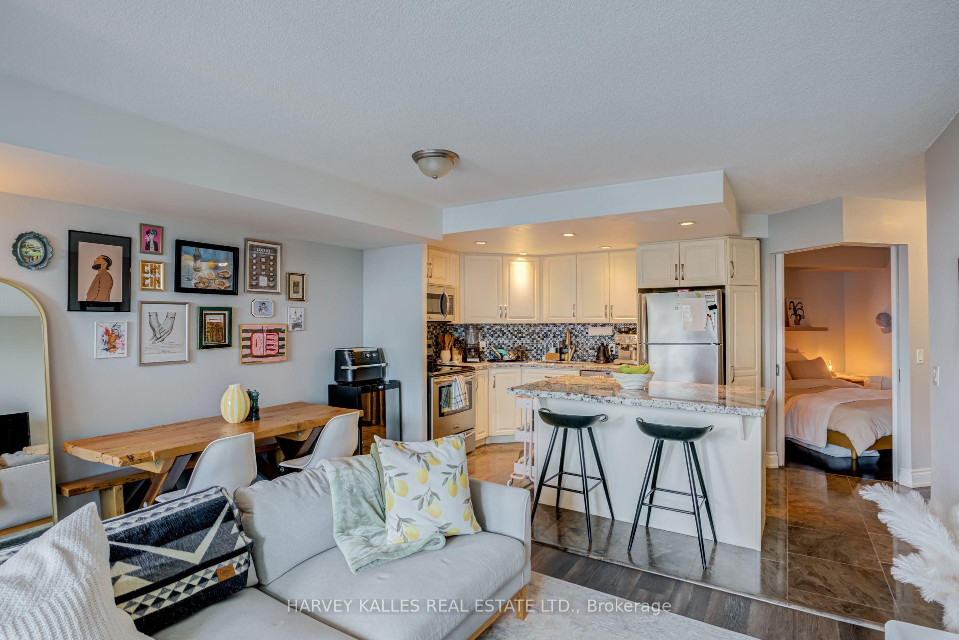 8 York Street 610, Toronto Unit: 610