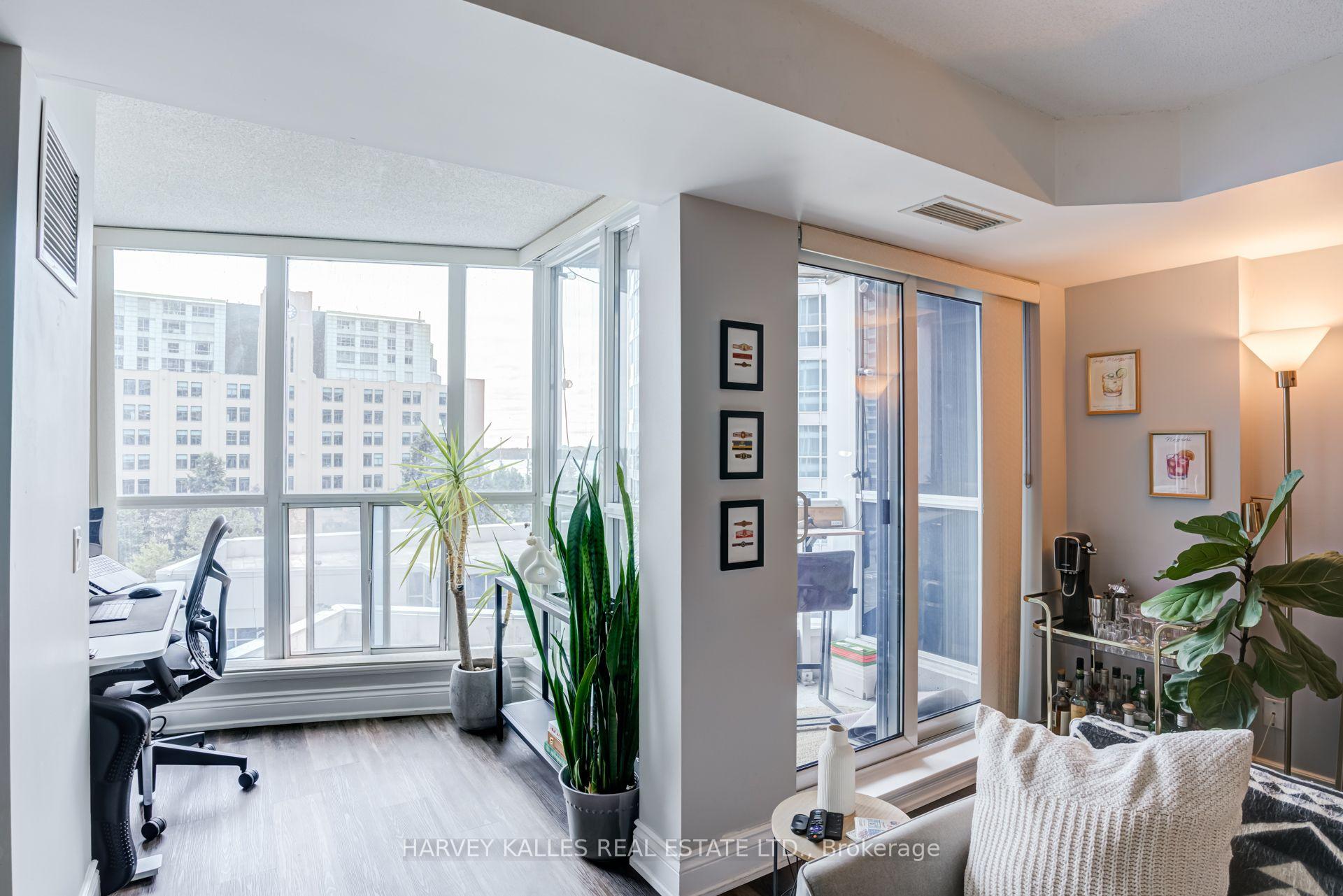 8 York Street 610, Toronto Unit: 610