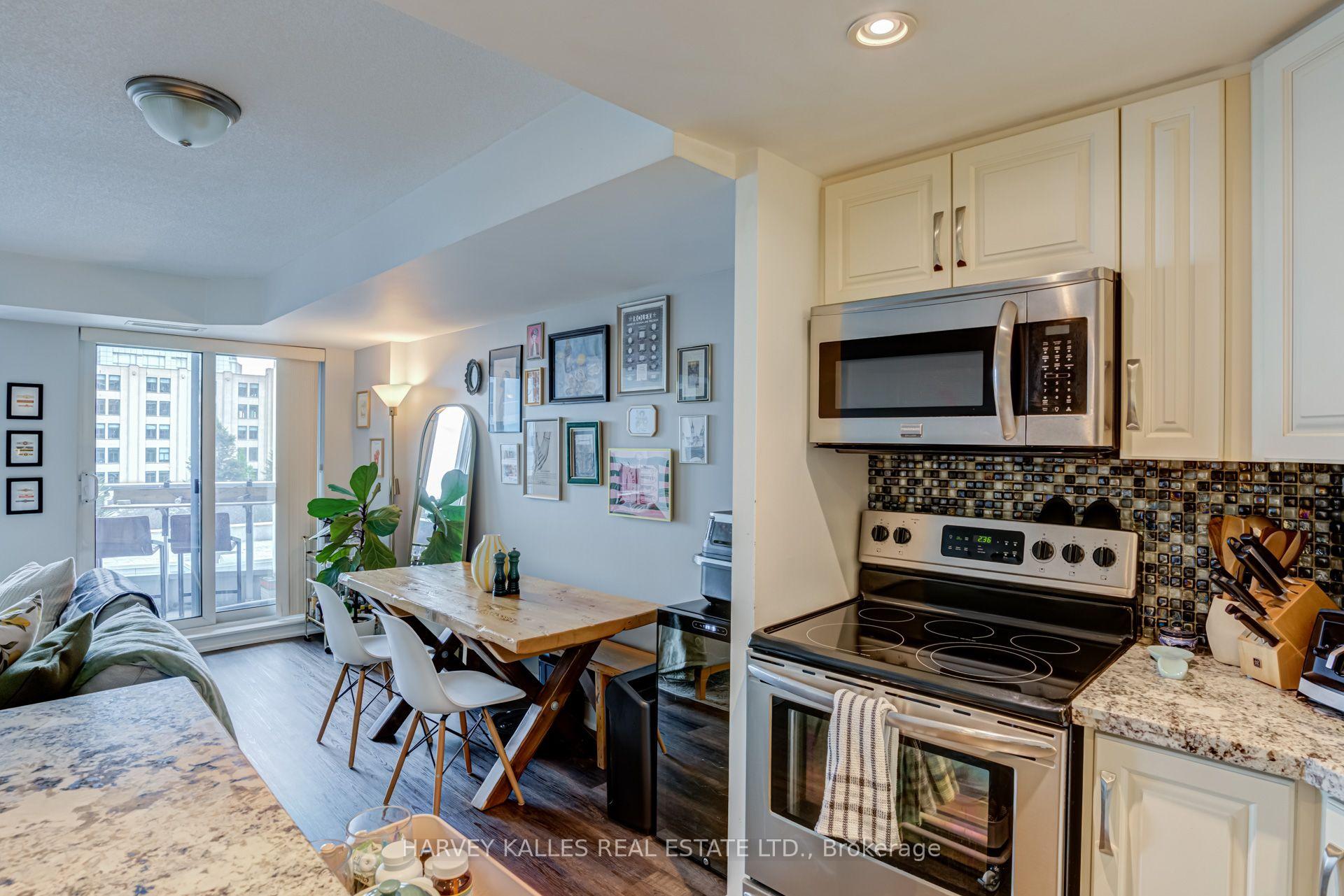 8 York Street 610, Toronto Unit: 610