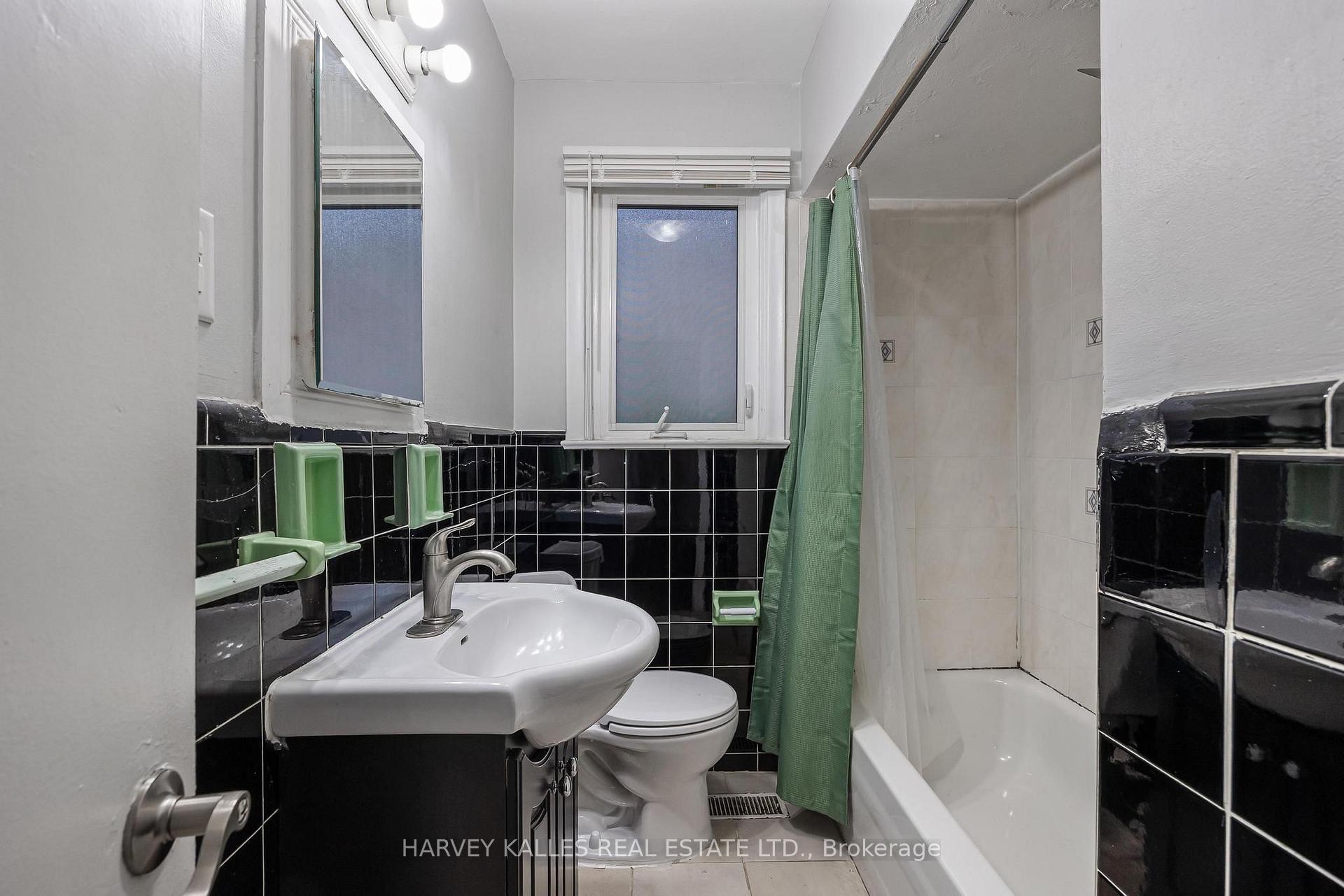 128 Bogert Avenue Main, Toronto Unit: Main
