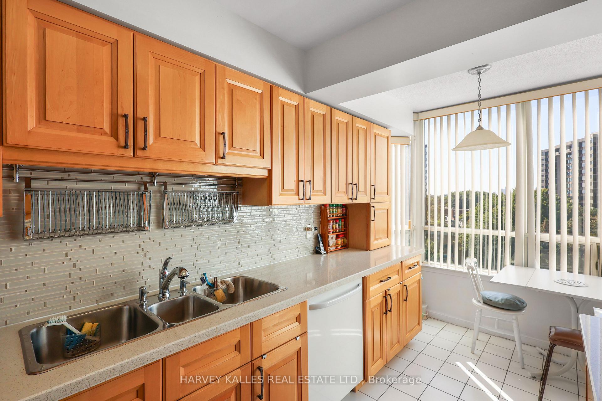 1121 Steeles Avenue W 605, Toronto Unit: 605