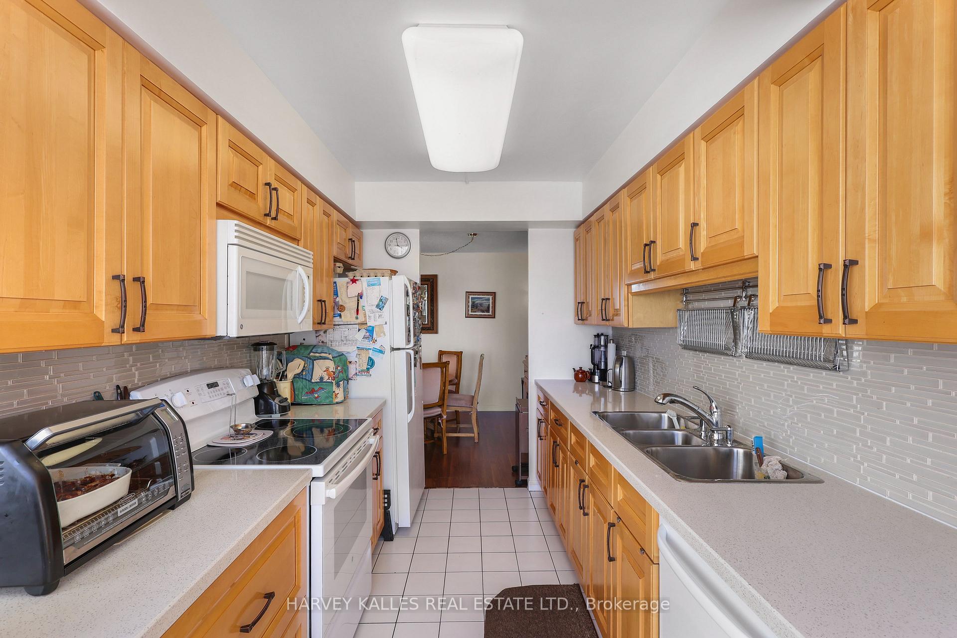 1121 Steeles Avenue W 605, Toronto Unit: 605