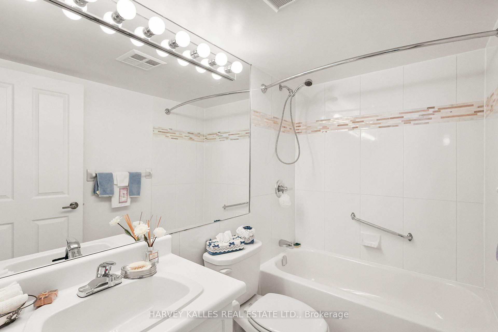 1121 Steeles Avenue W 605, Toronto Unit: 605