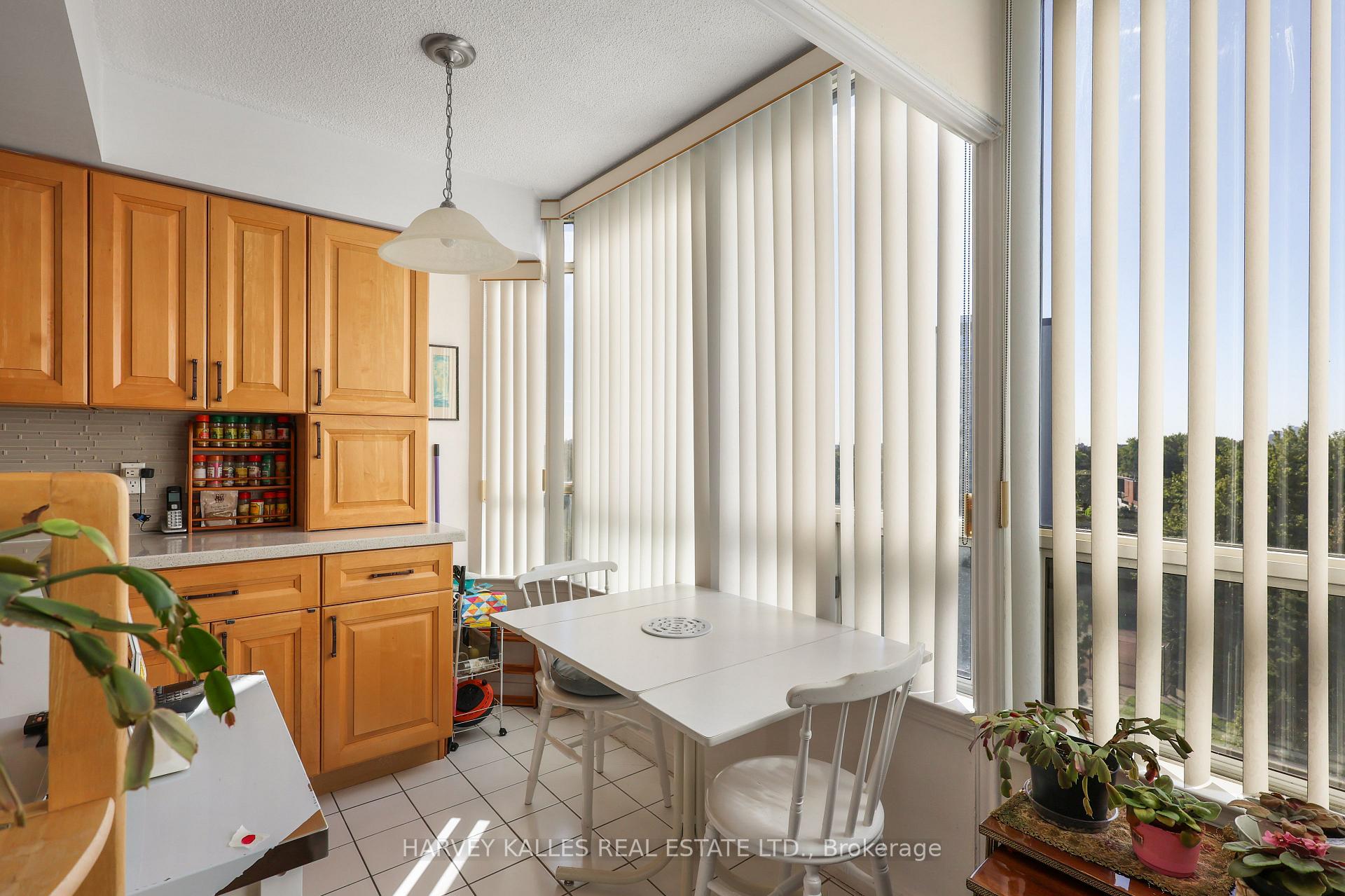 1121 Steeles Avenue W 605, Toronto Unit: 605