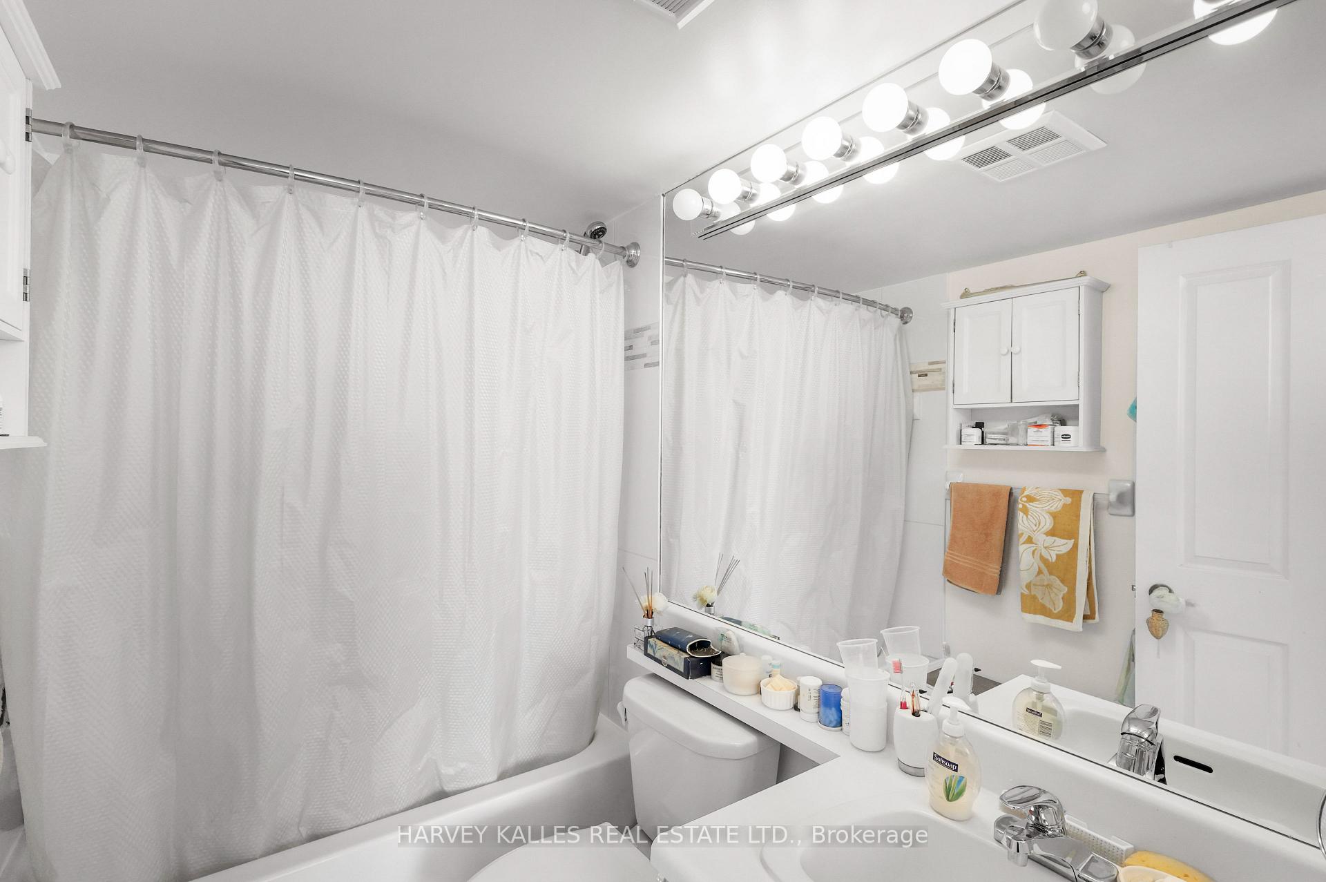 1121 Steeles Avenue W 605, Toronto Unit: 605
