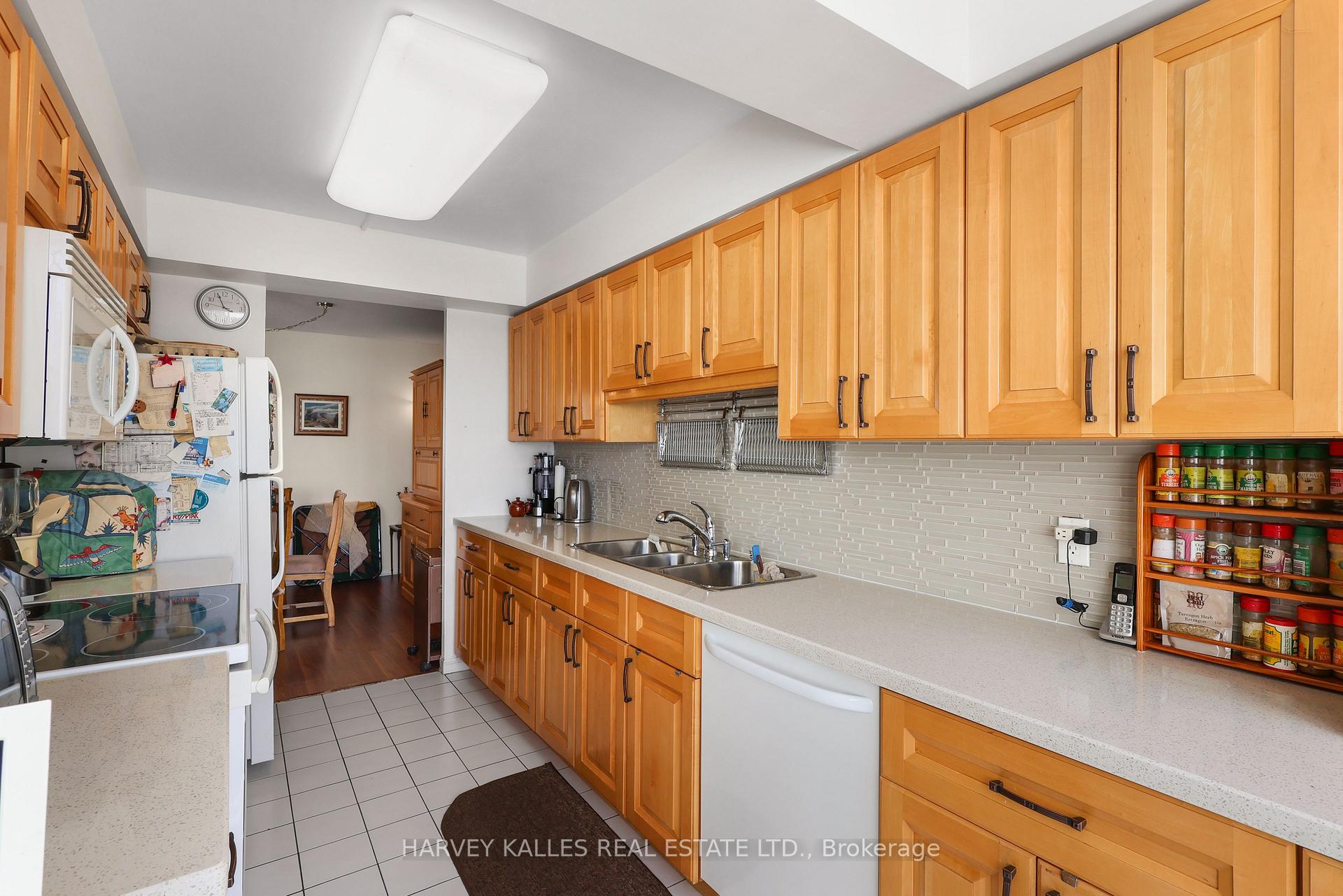 1121 Steeles Avenue W 605, Toronto Unit: 605