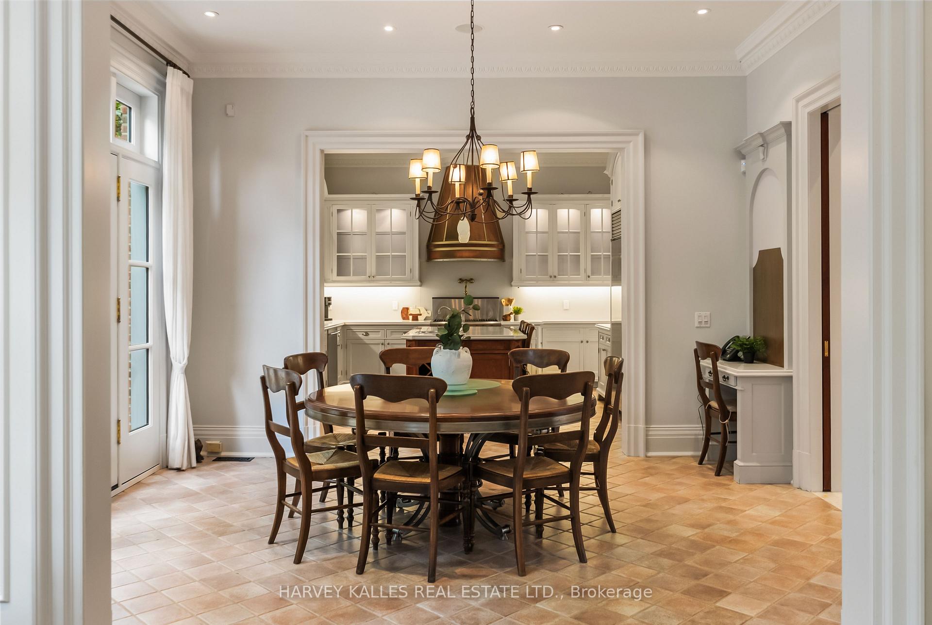 250 Forest Hill Road, Toronto