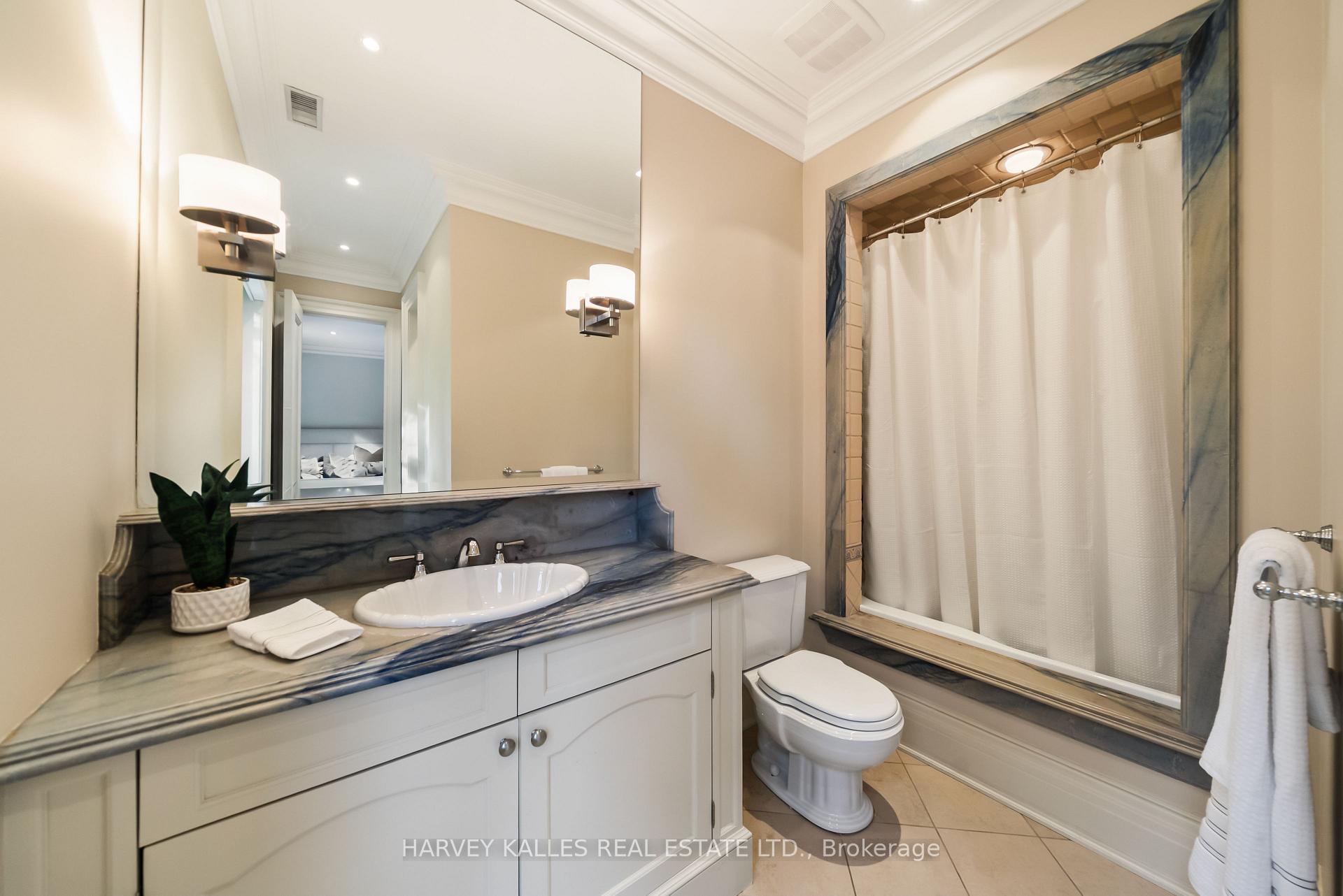 250 Forest Hill Road, Toronto