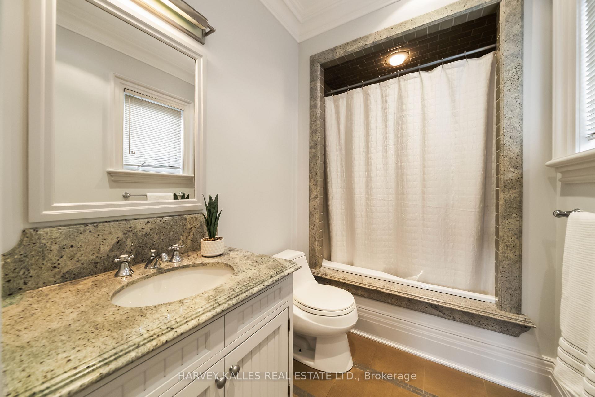 250 Forest Hill Road, Toronto