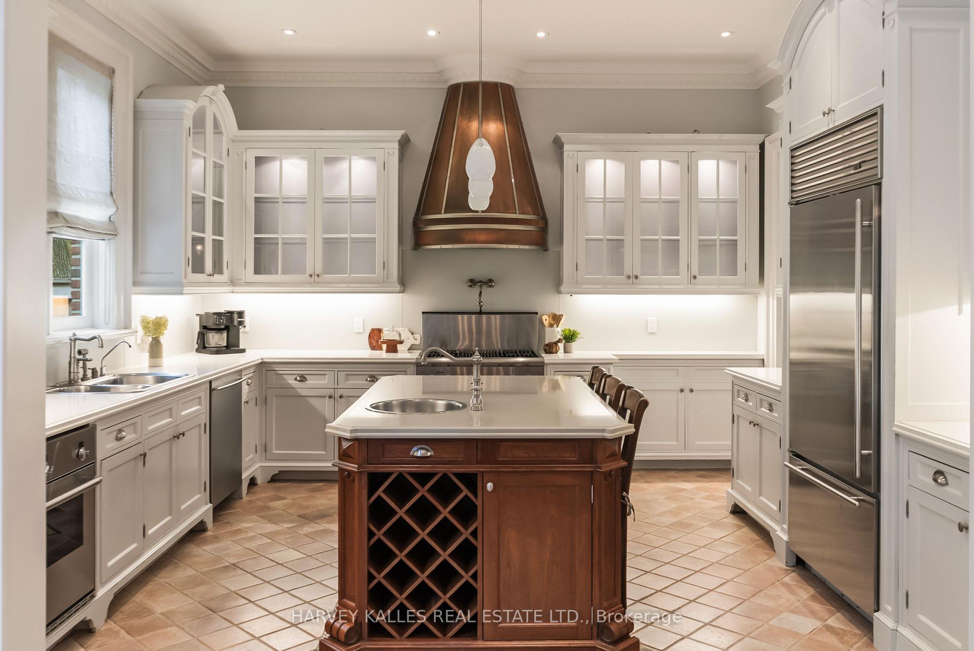 250 Forest Hill Road, Toronto
