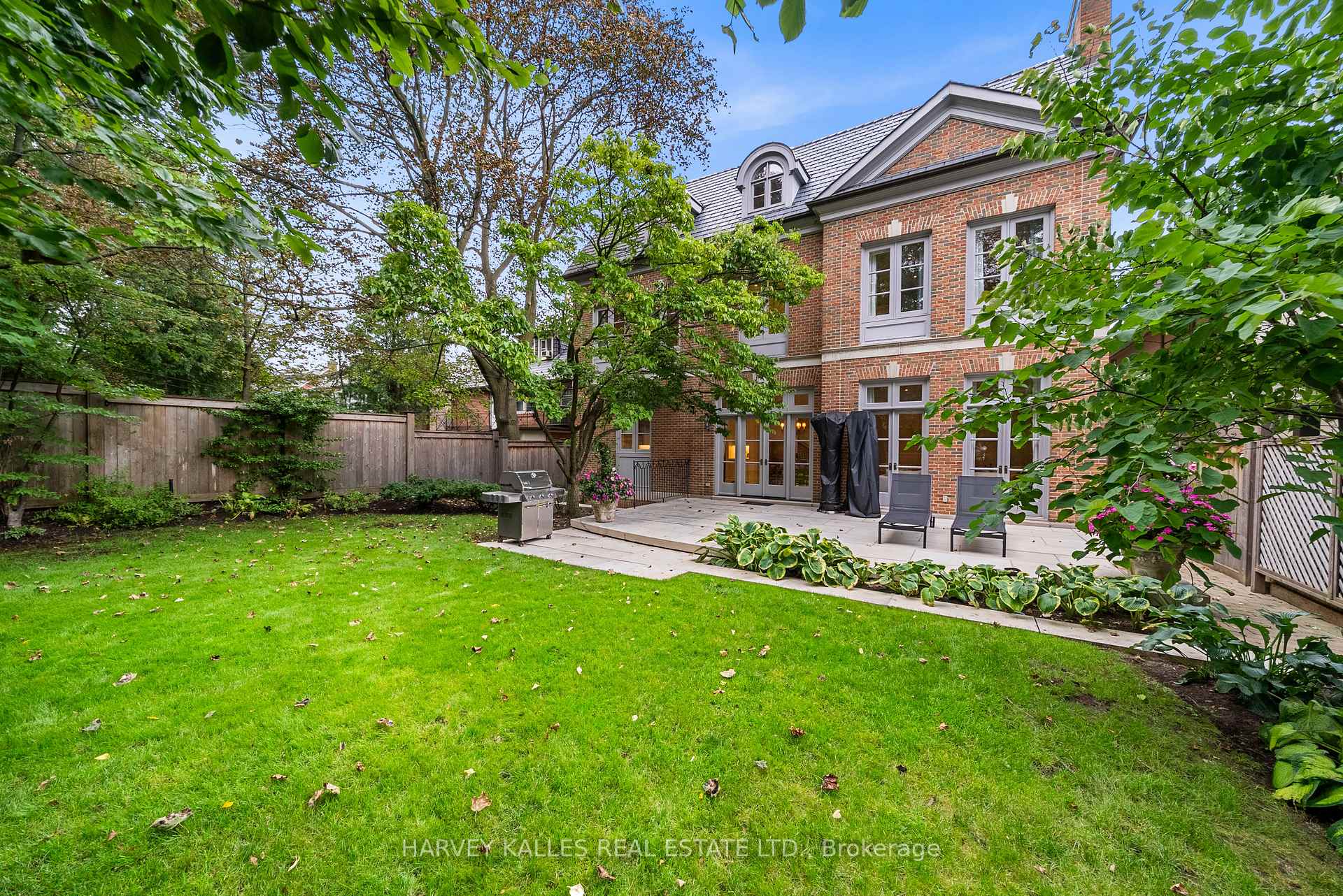 250 Forest Hill Road, Toronto