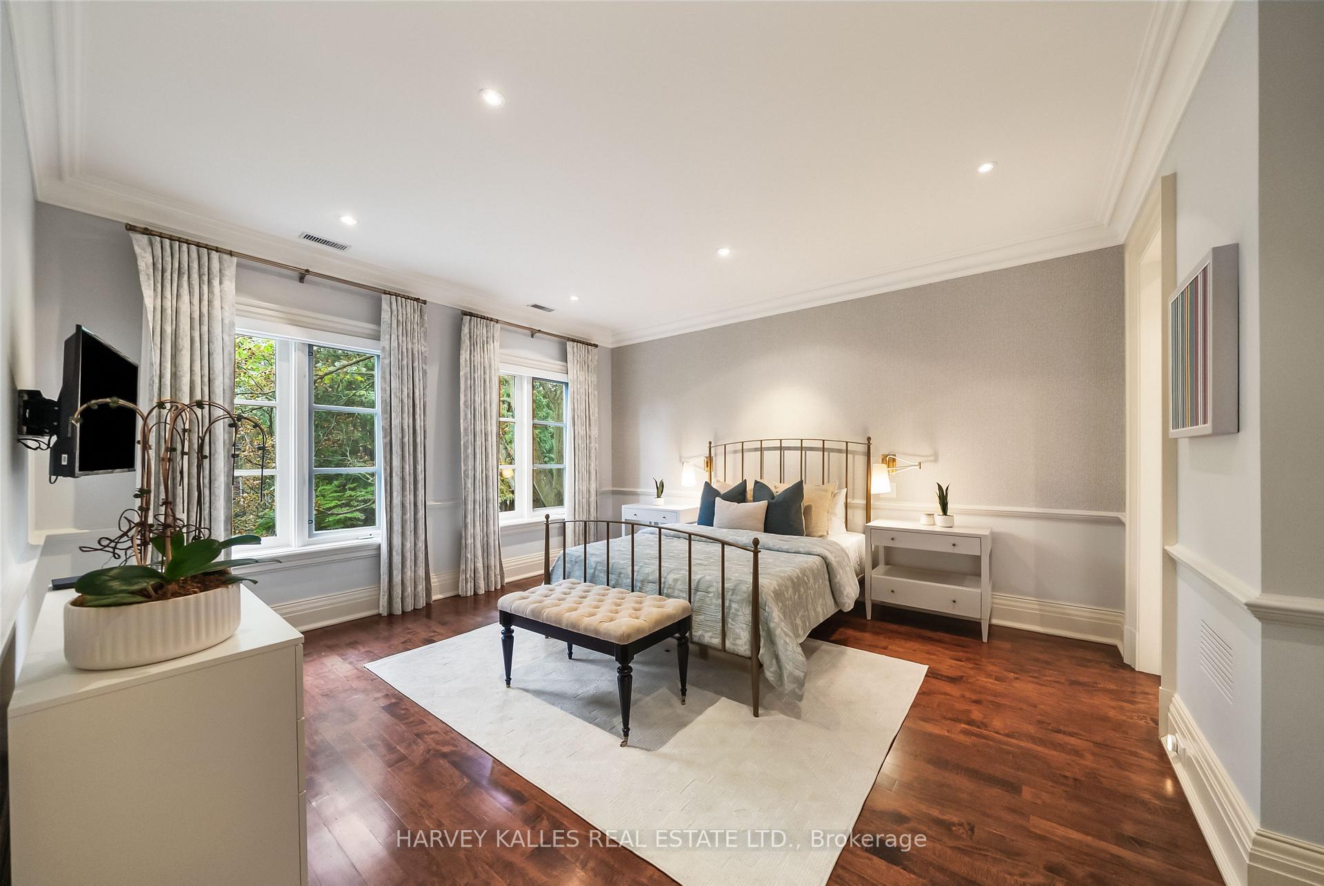250 Forest Hill Road, Toronto