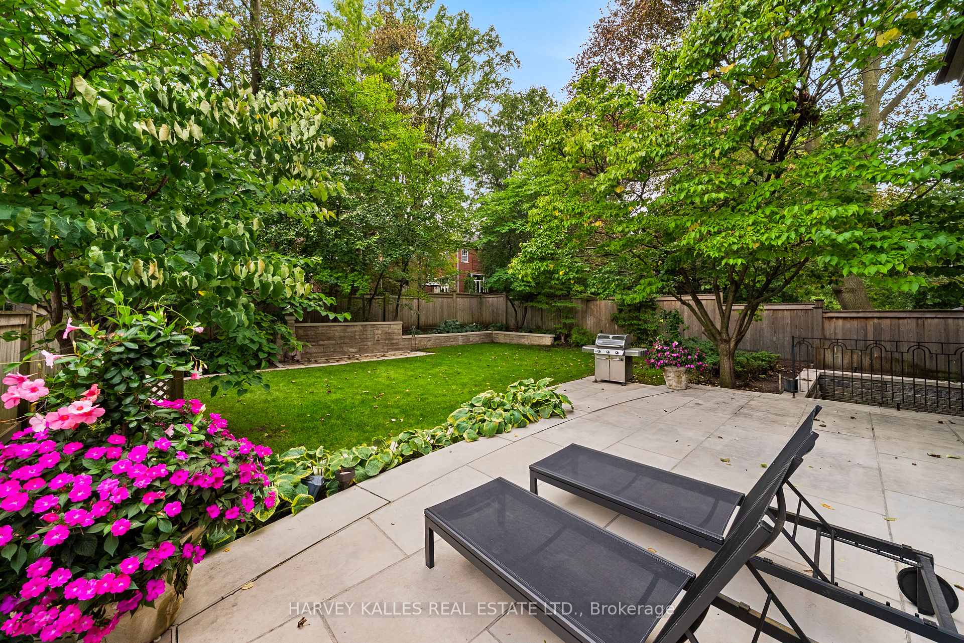 250 Forest Hill Road, Toronto