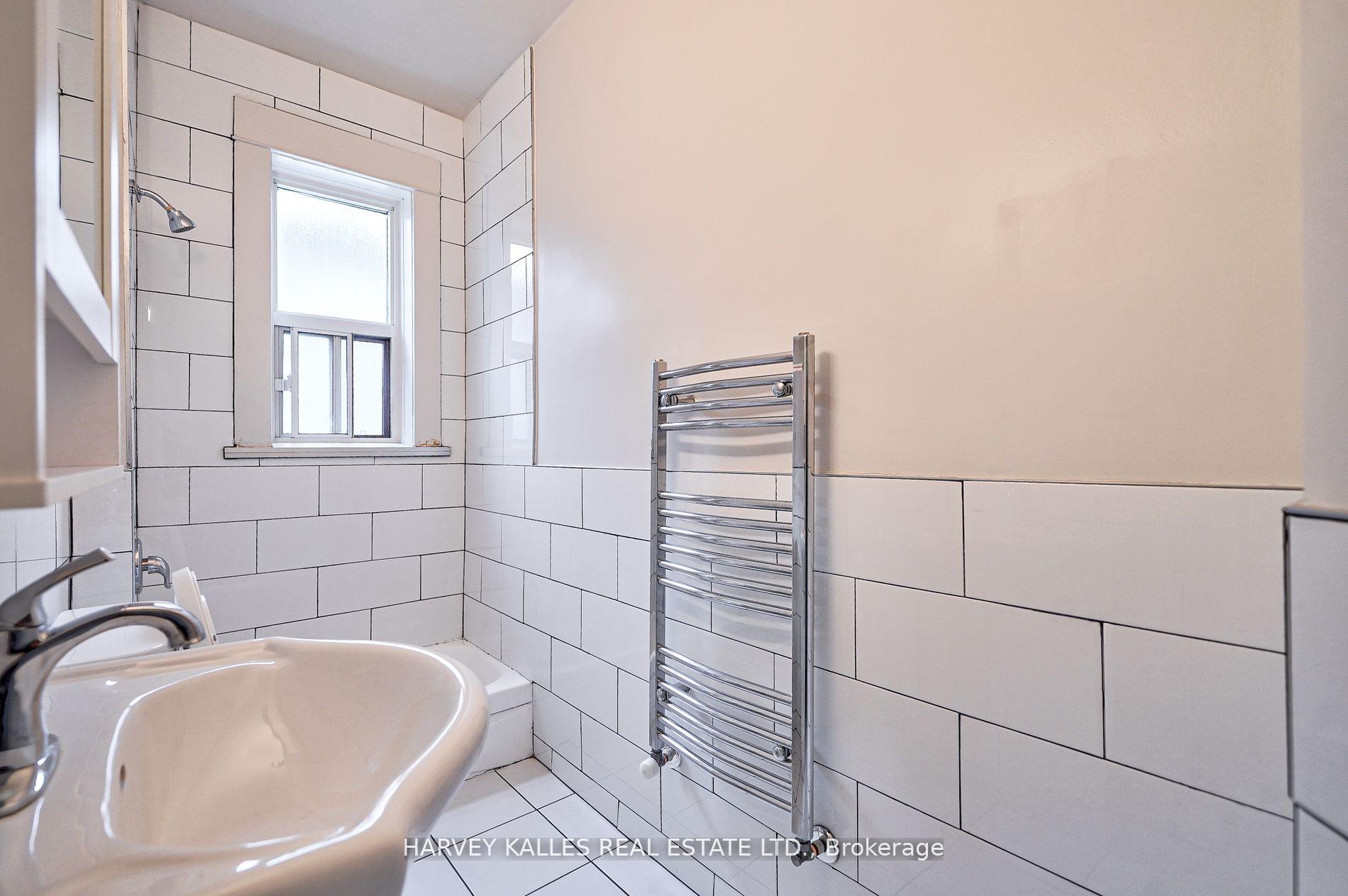 1072 St Clair Avenue W 1, Toronto Unit: 1