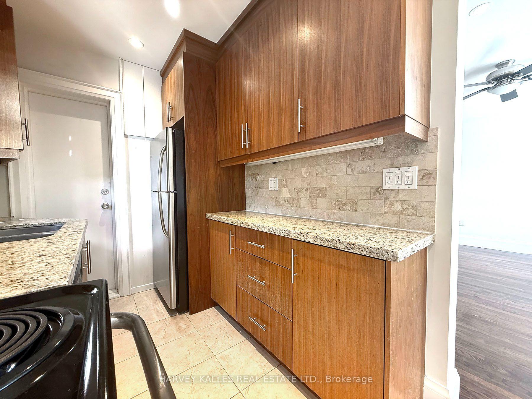 858 Davenport Road 201, Toronto Unit: 201