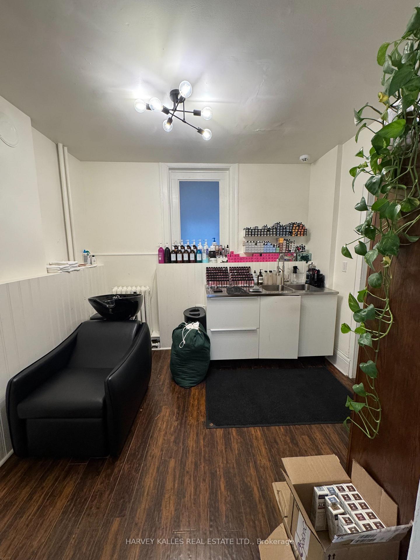 1118 Yonge Street 2nd Floor, Toronto Unit: 2nd Floor