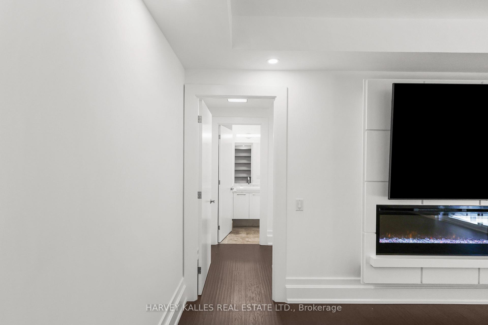 3 Southvale Drive 401, Toronto Unit: 401