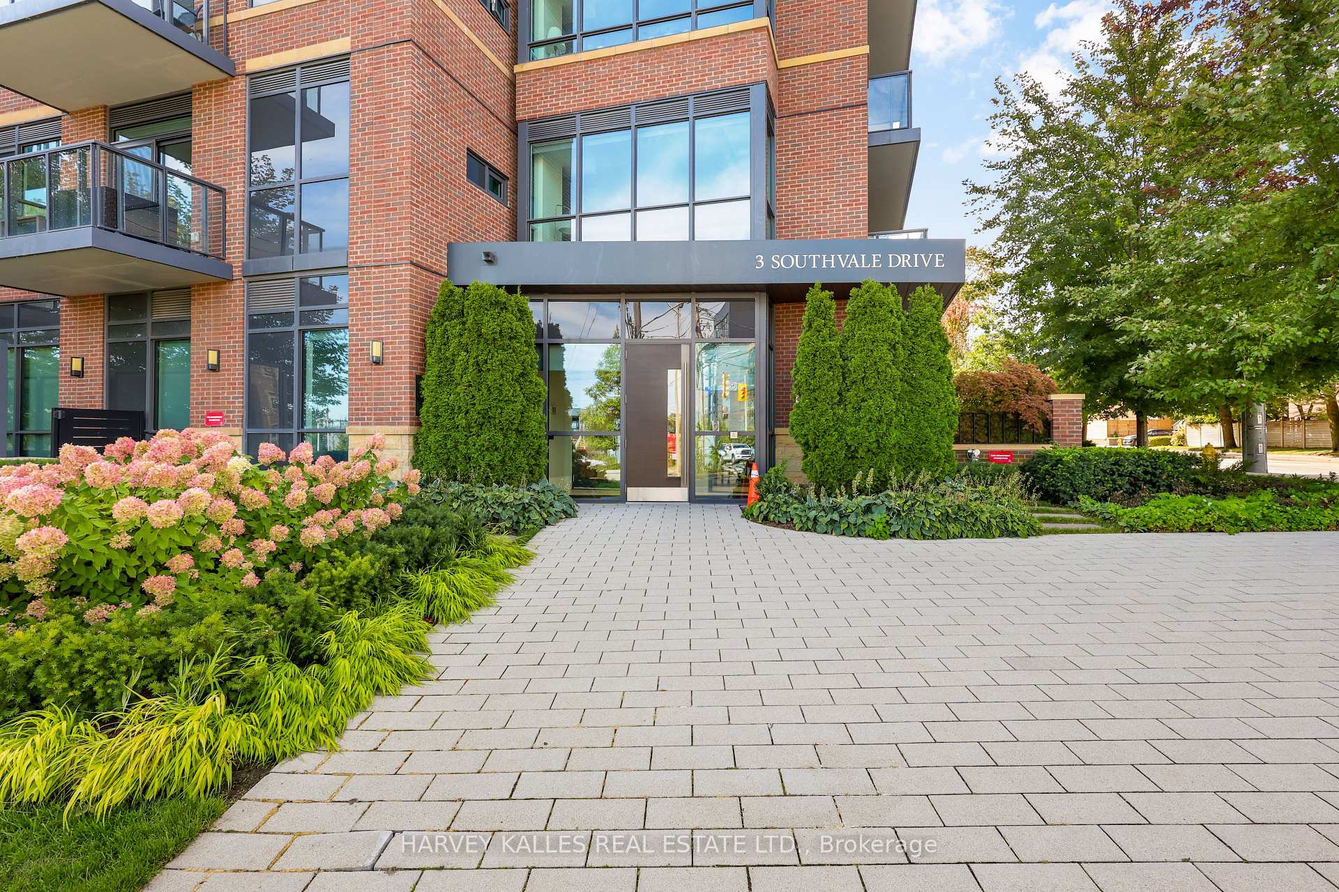 3 Southvale Drive 401, Toronto Unit: 401