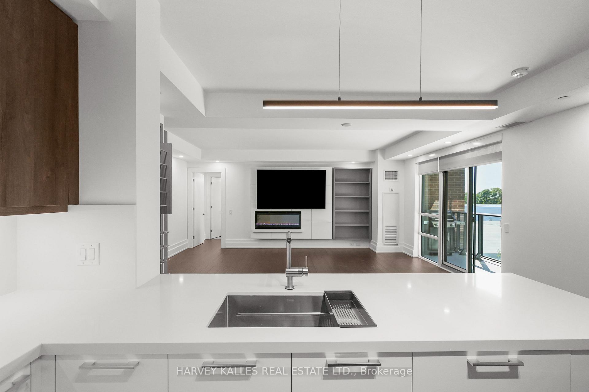 3 Southvale Drive 401, Toronto Unit: 401
