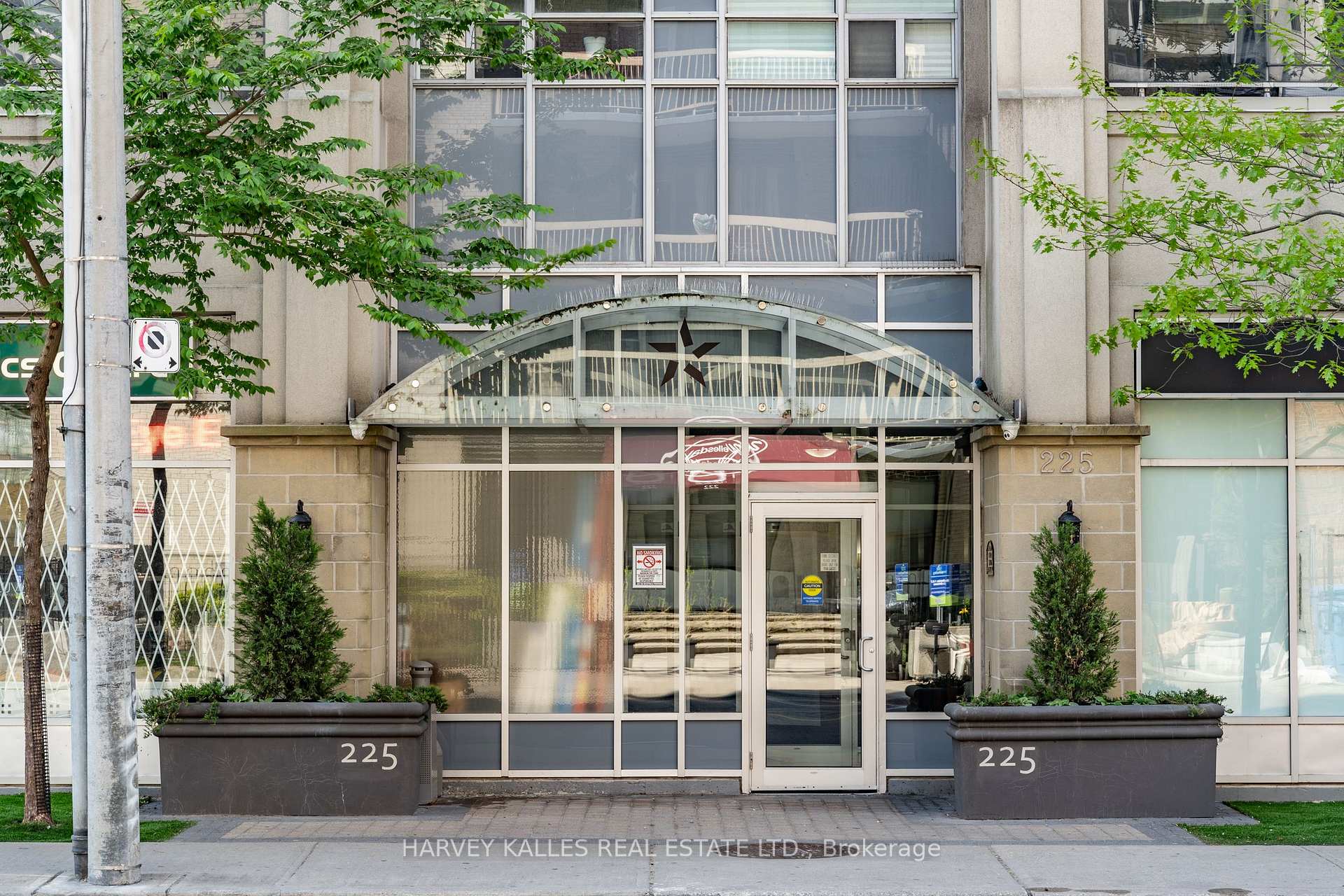 225 Wellesley Street E 313, Toronto Unit: 313