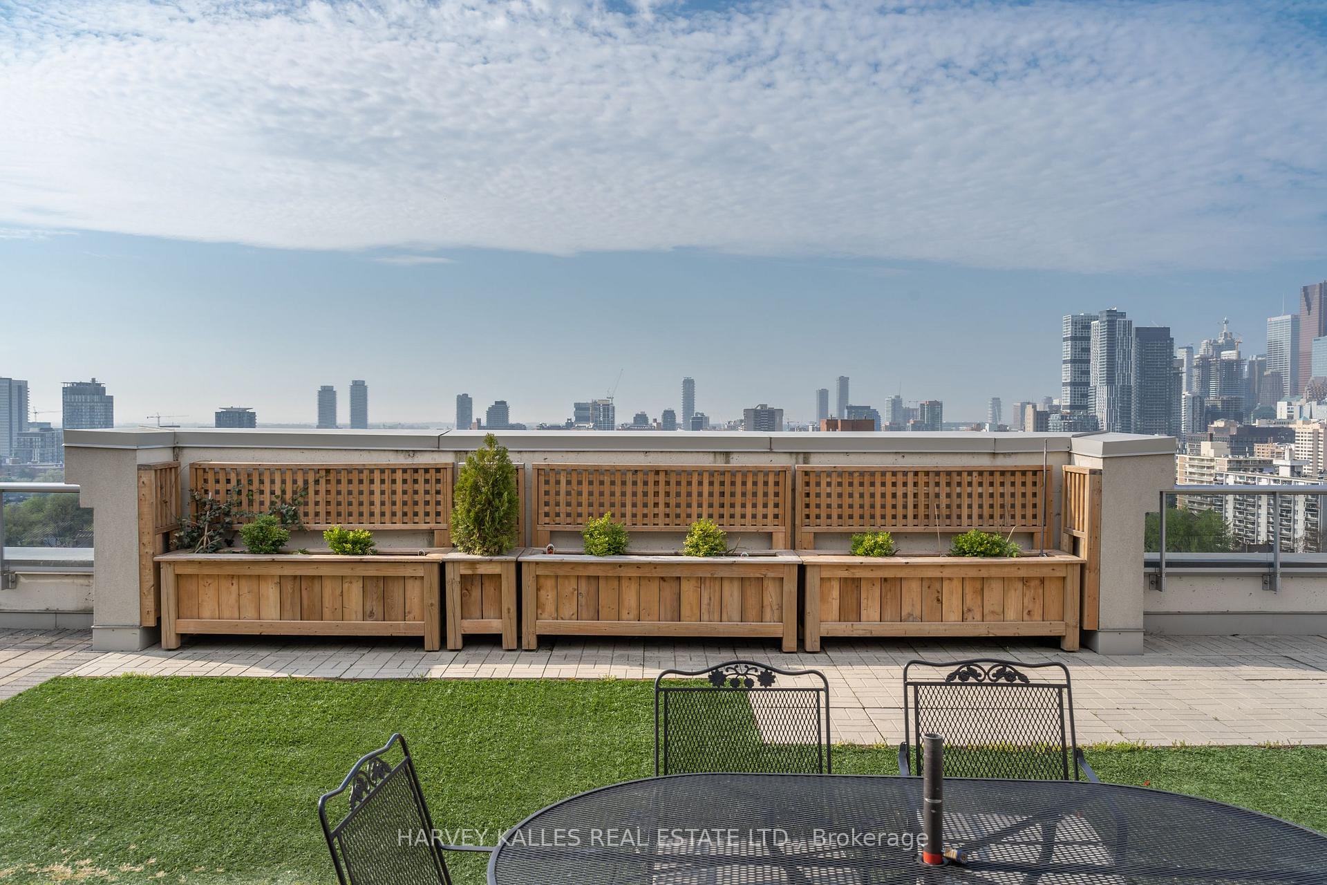 225 Wellesley Street E 313, Toronto Unit: 313