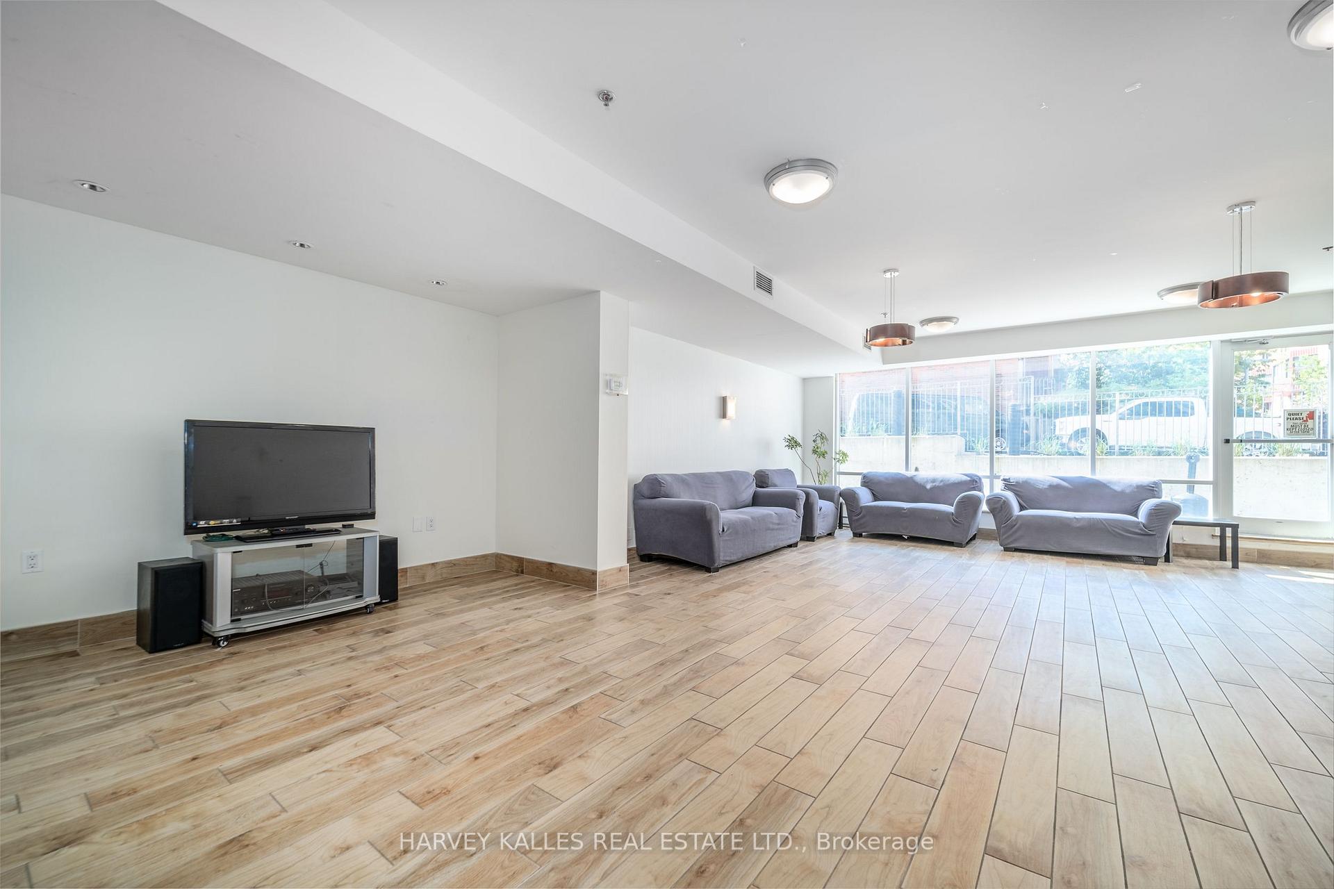 225 Wellesley Street E 313, Toronto Unit: 313