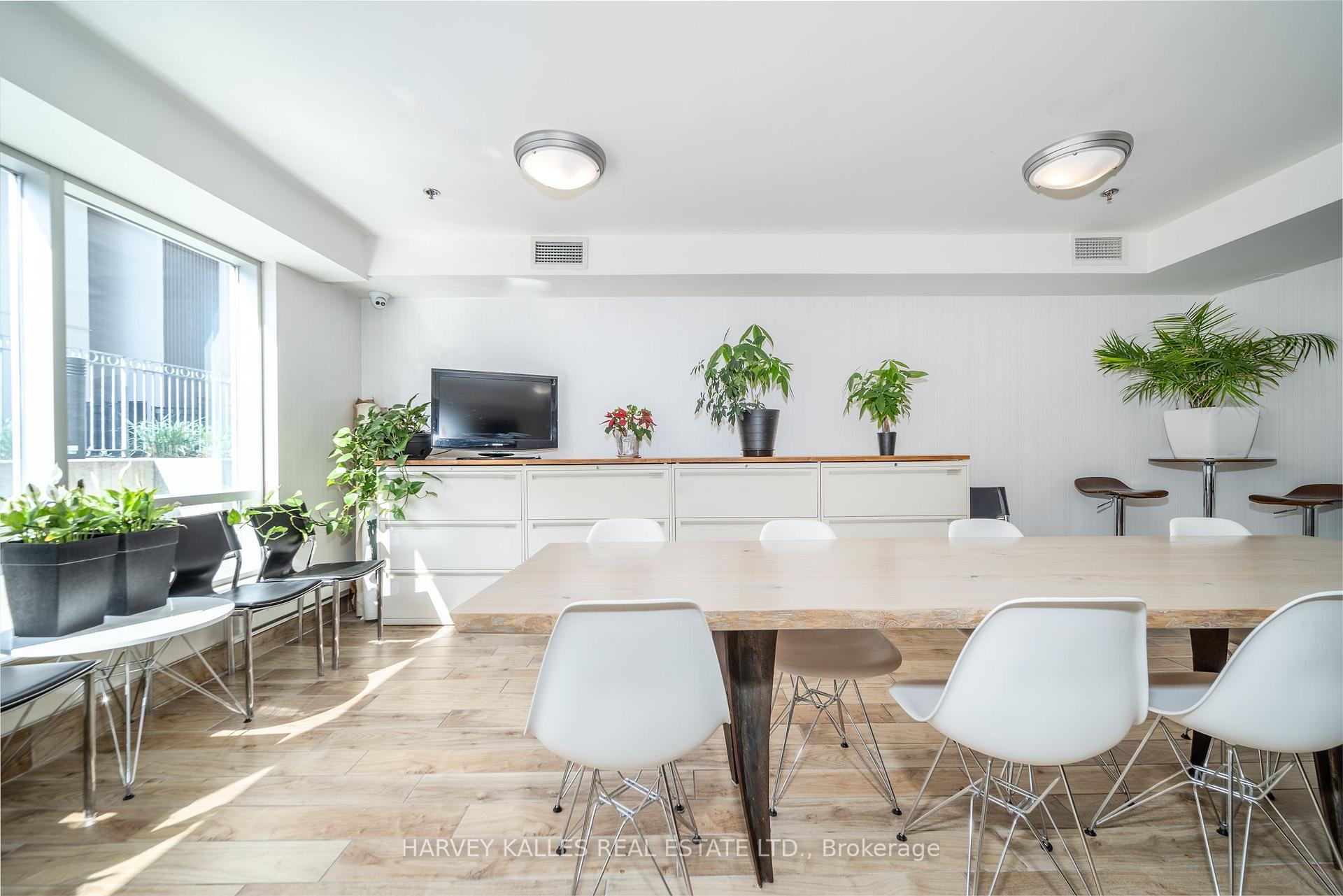 225 Wellesley Street E 313, Toronto Unit: 313