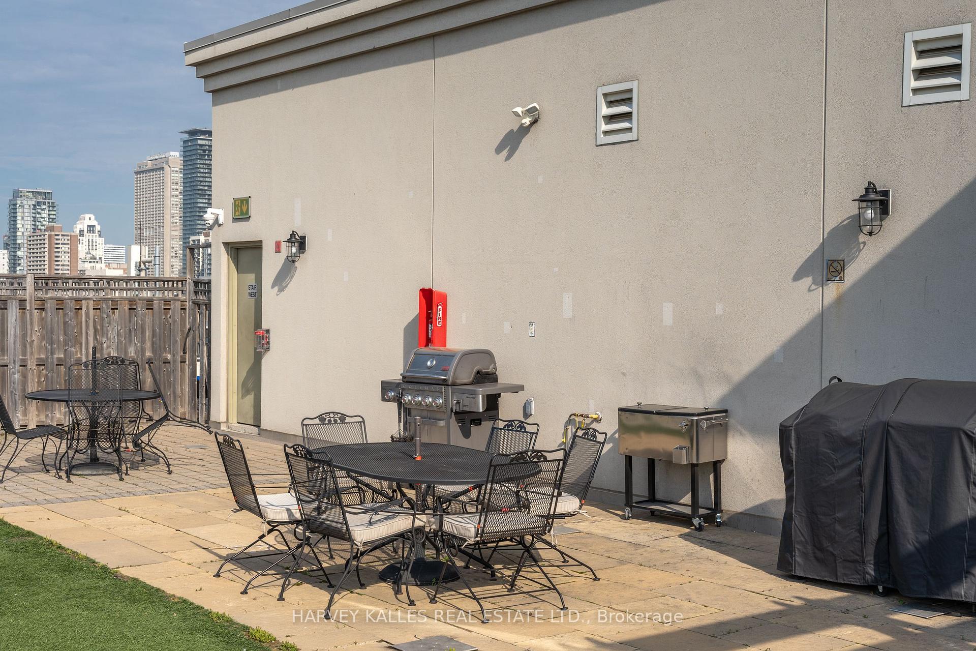 225 Wellesley Street E 313, Toronto Unit: 313