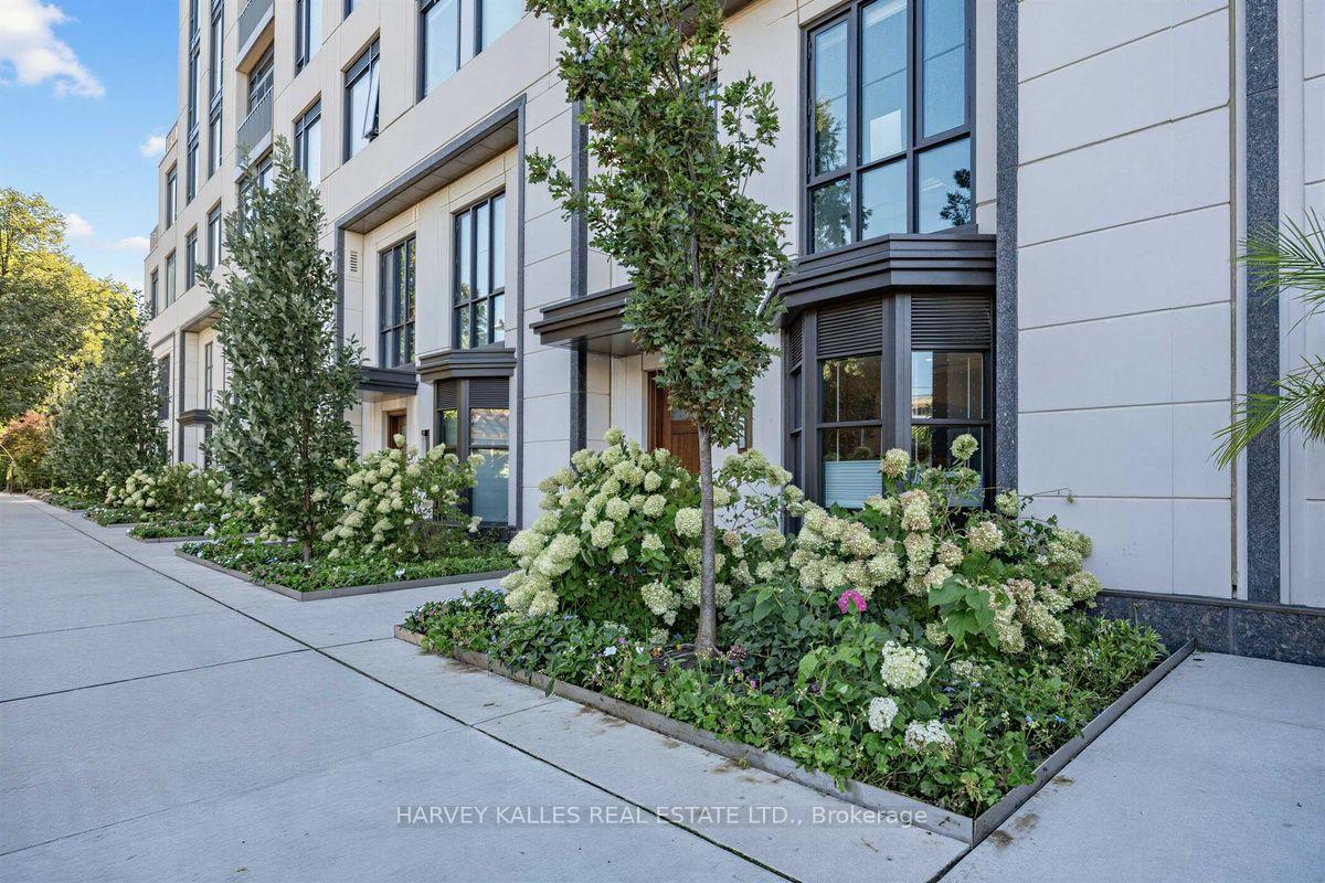 1 Strathgowan Avenue 605, Toronto Unit: 605