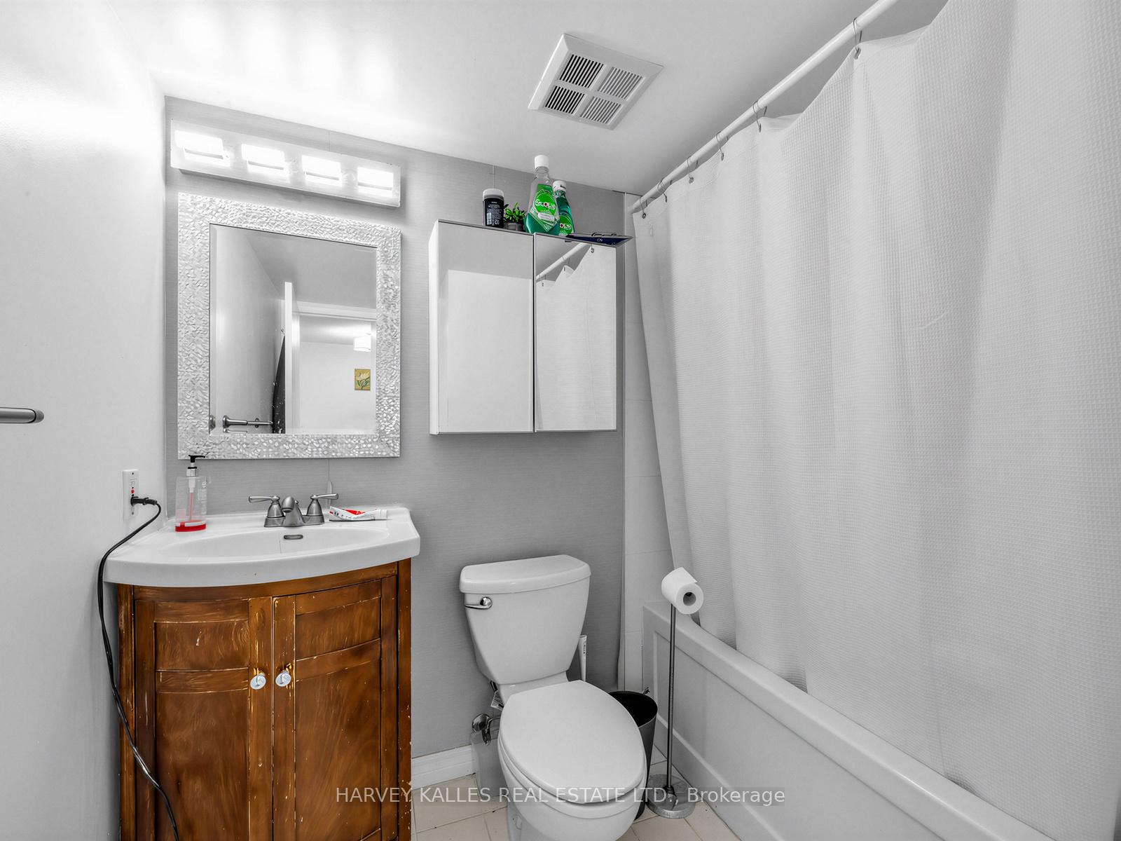 10 Yonge Street 705, Toronto Unit: 705